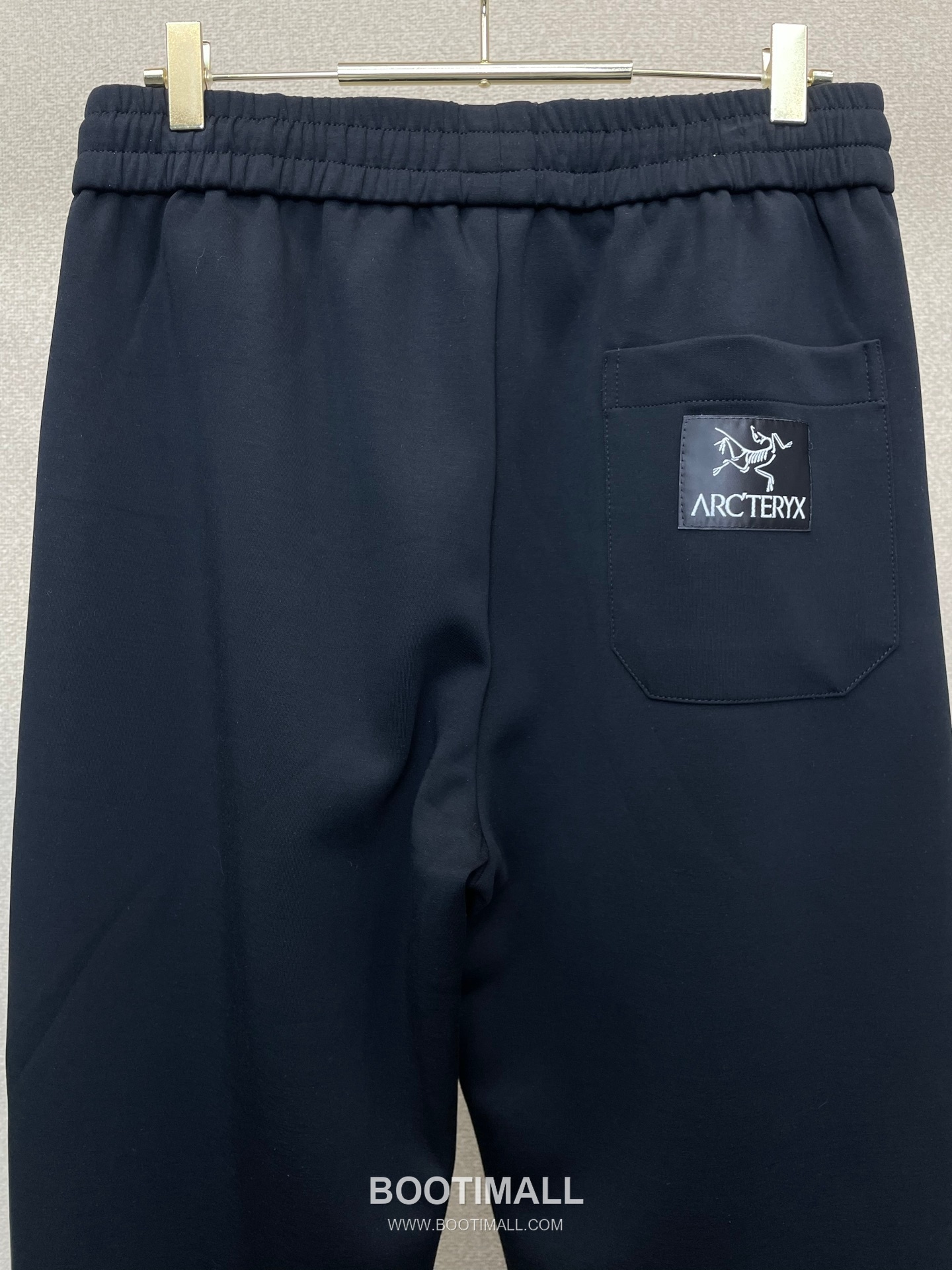 Arc'teryx SS26 Nylon Blend Logo Embroidered Casual Pants 아크테릭스 SS26 나일론 혼방 로고 자수 캐주얼 팬츠 4
