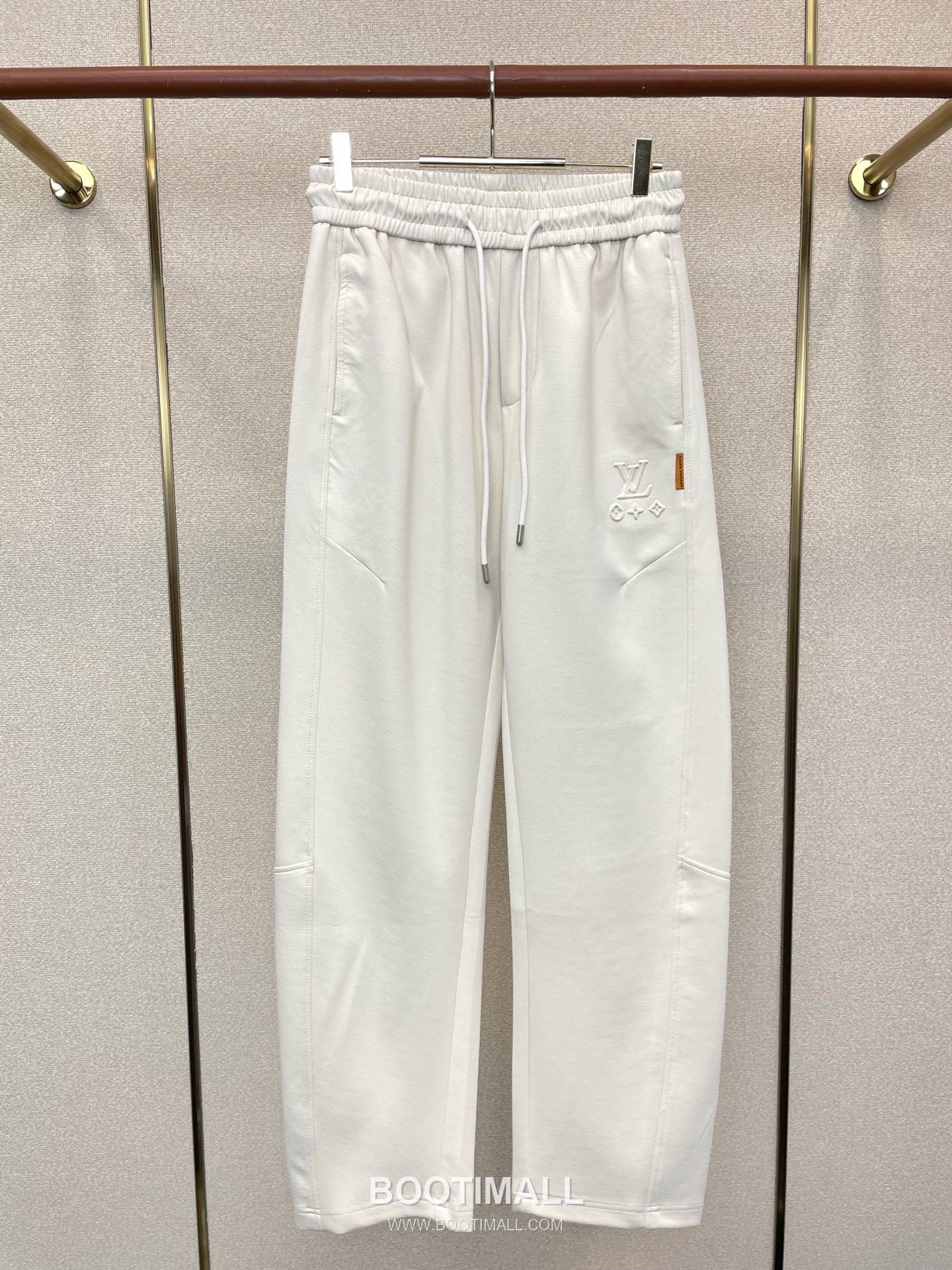 Louis Vuitton SS26 Cotton Blend Logo Embroidered Casual Pants 루이비통 SS26 코튼 혼방 로고 자수 캐주얼 팬츠 1