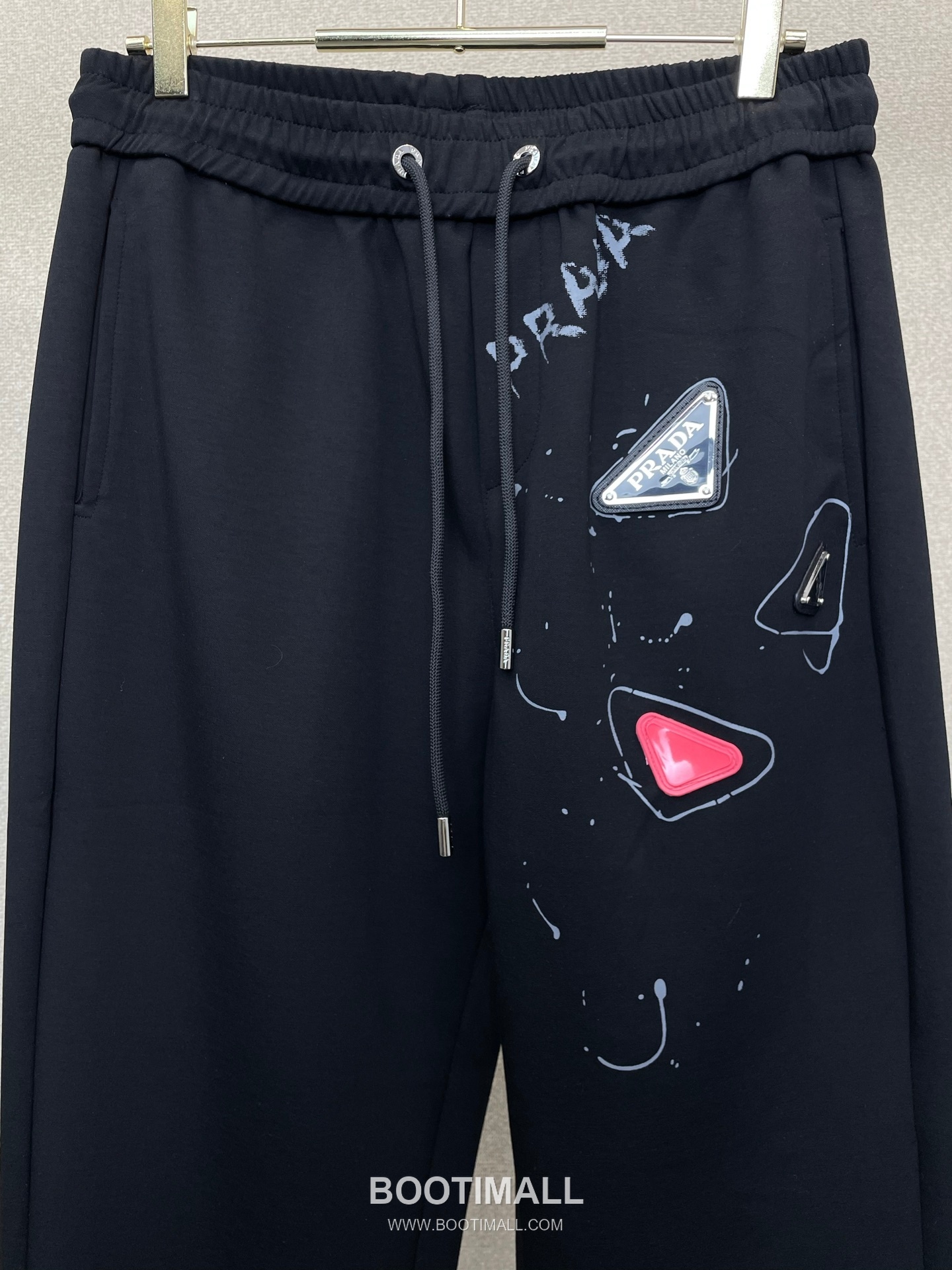 Prada SS26 Cotton Blend Logo Embroidered Casual Pants 프라다 SS26 코튼 혼방 로고 자수 캐주얼 팬츠 3