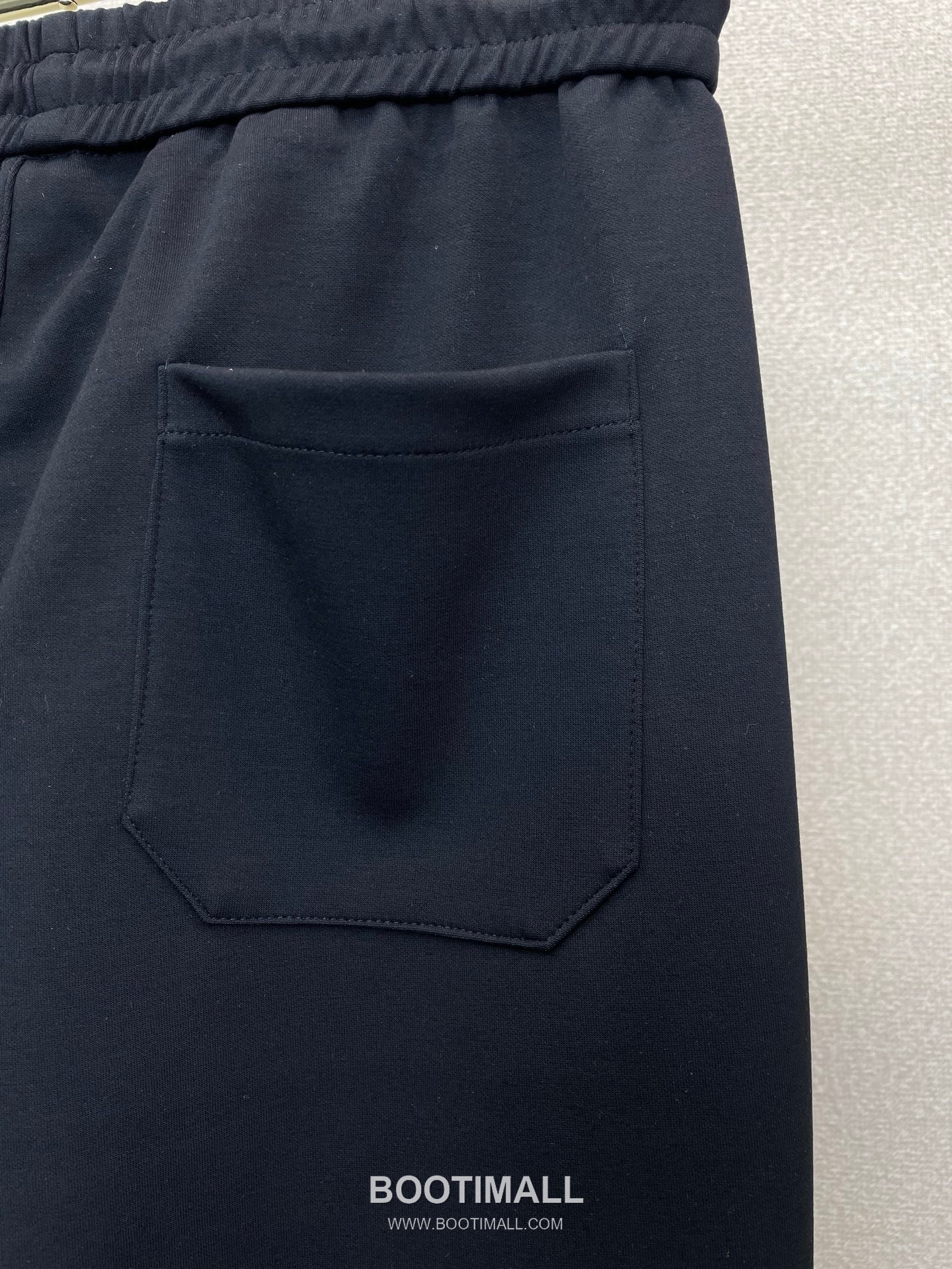 Prada SS26 Cotton Blend Logo Embroidered Casual Pants 프라다 SS26 코튼 혼방 로고 자수 캐주얼 팬츠 9