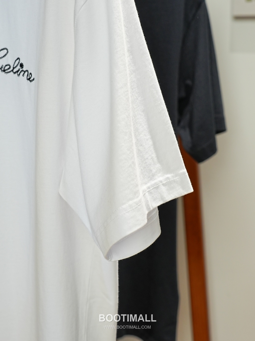 Celine 2026 SS Cotton T-Shirt with Front Embroidered Logo and Back Print 셀린느 2026 SS 코튼 티셔츠 전면 자수 로고 후면 프린트 15