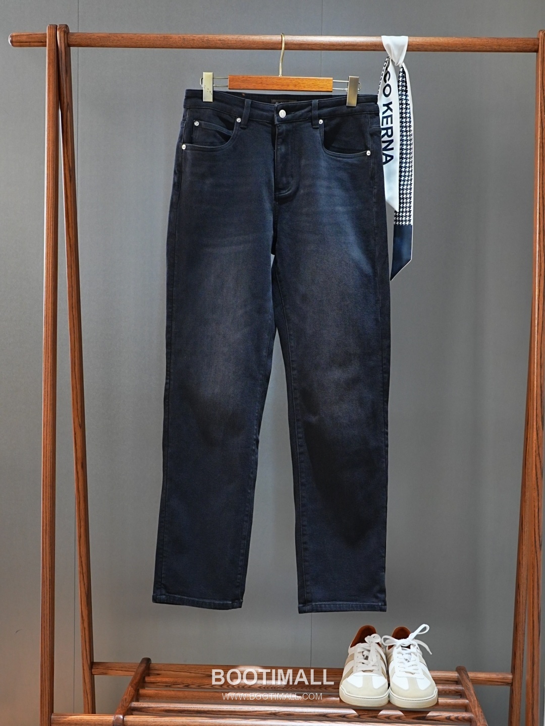 Loro Piana 2026 SS Cotton Blend Denim Pants with Washed Finish 로로피아나 2026 SS 코튼 혼방 데님 팬츠 워싱 가공 10