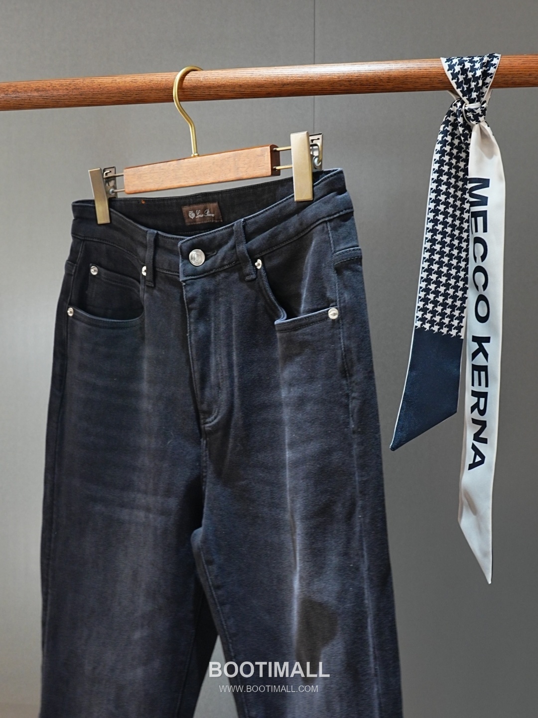 Loro Piana 2026 SS Cotton Blend Denim Pants with Washed Finish 로로피아나 2026 SS 코튼 혼방 데님 팬츠 워싱 가공 11