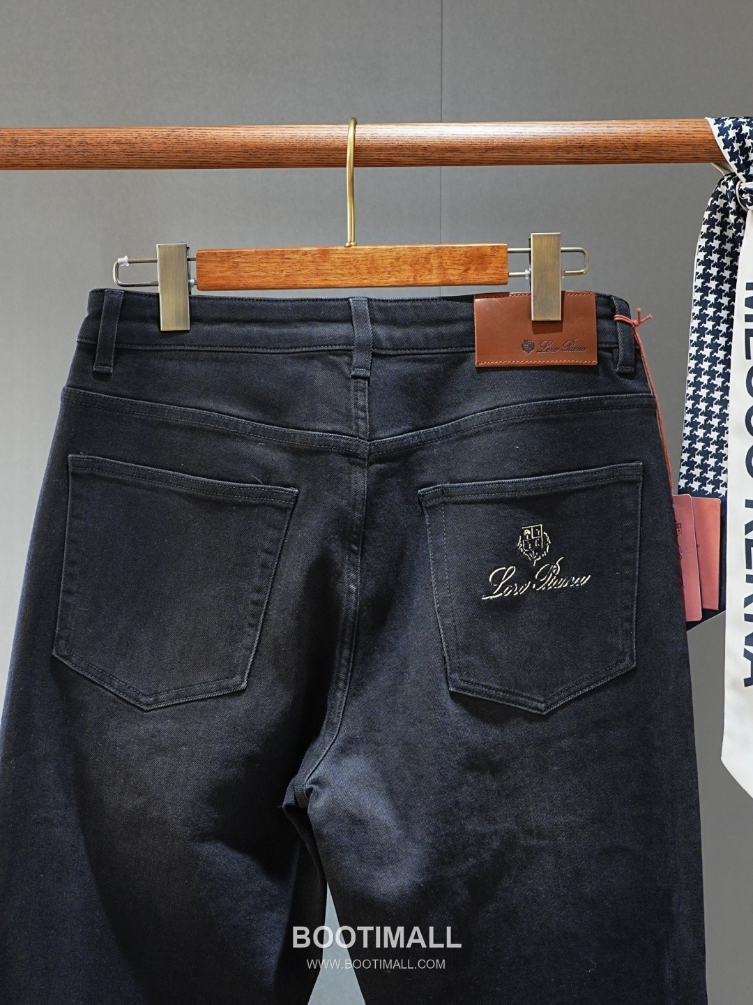 Loro Piana 2026 SS Cotton Blend Denim Pants with Washed Finish 로로피아나 2026 SS 코튼 혼방 데님 팬츠 워싱 가공 13