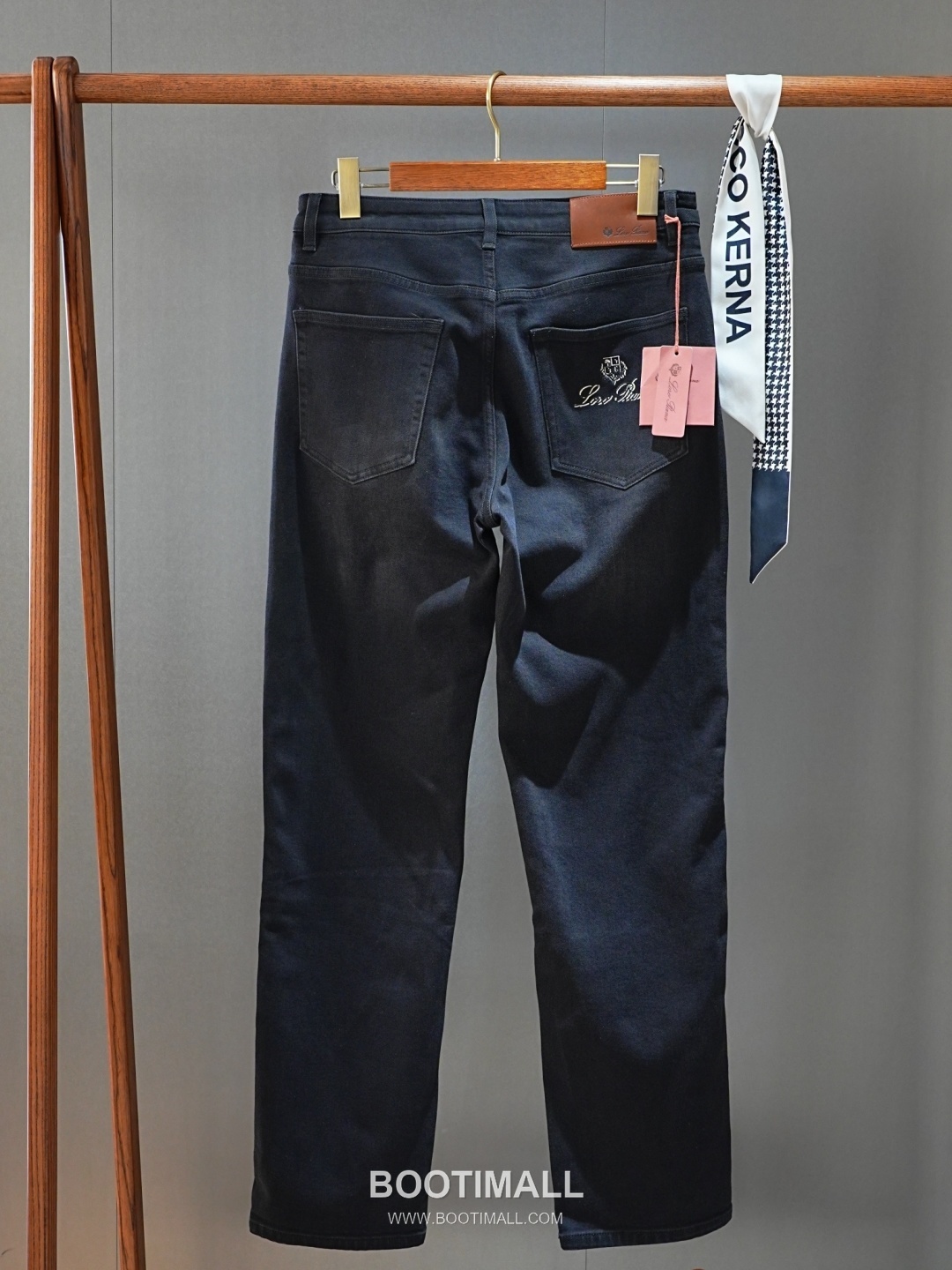 Loro Piana 2026 SS Cotton Blend Denim Pants with Washed Finish 로로피아나 2026 SS 코튼 혼방 데님 팬츠 워싱 가공 14