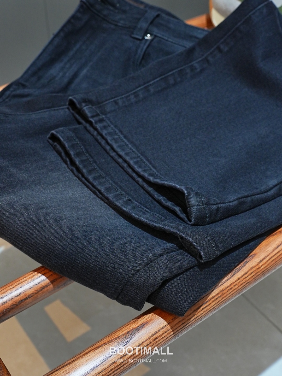 Loro Piana 2026 SS Cotton Blend Denim Pants with Washed Finish 로로피아나 2026 SS 코튼 혼방 데님 팬츠 워싱 가공 17