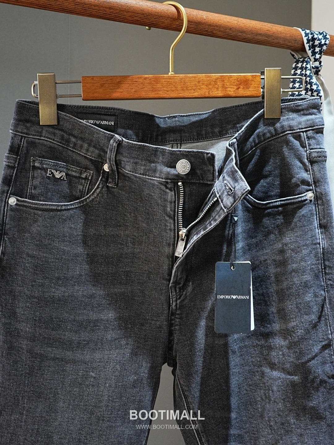 Armani 2026 SS Cotton Blend Denim Pants with Washed Finish 아르마니 2026 SS 코튼 혼방 데님 팬츠 워싱 가공 12