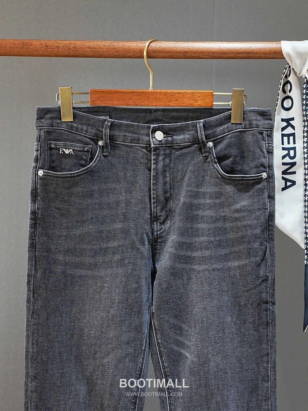 Armani 2026 SS Cotton Blend Denim Pants with Washed Finish 아르마니 2026 SS 코튼 혼방 데님 팬츠 워싱 가공 13
