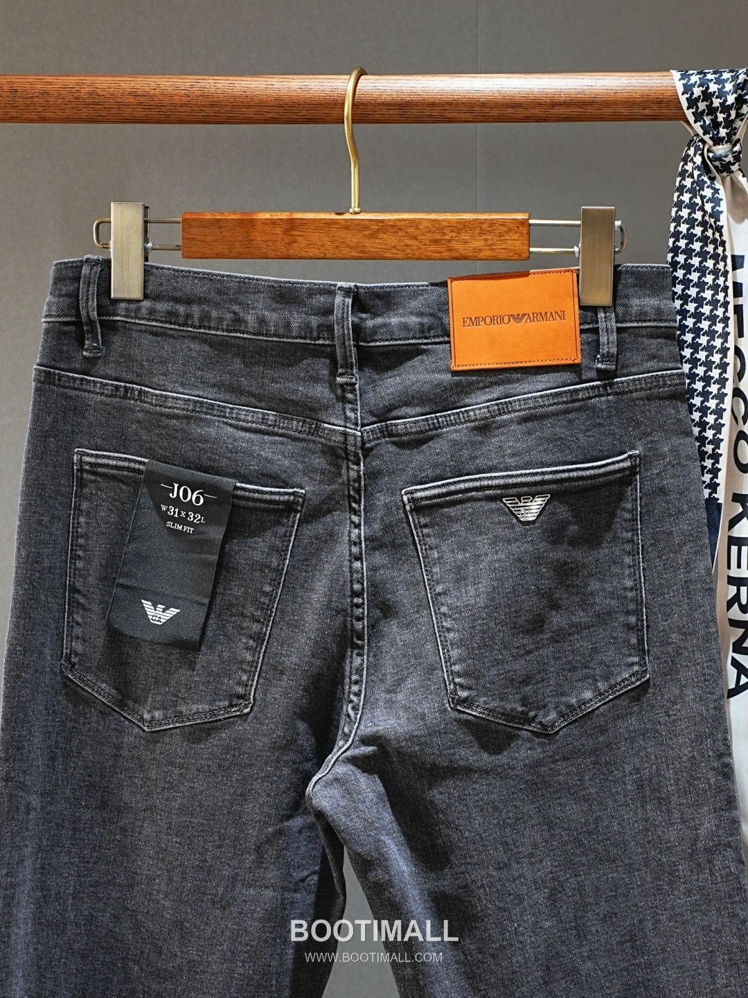 Armani 2026 SS Cotton Blend Denim Pants with Washed Finish 아르마니 2026 SS 코튼 혼방 데님 팬츠 워싱 가공 14