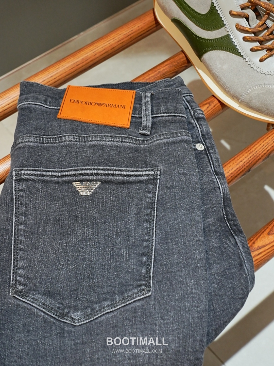 Armani 2026 SS Cotton Blend Denim Pants with Washed Finish 아르마니 2026 SS 코튼 혼방 데님 팬츠 워싱 가공 16