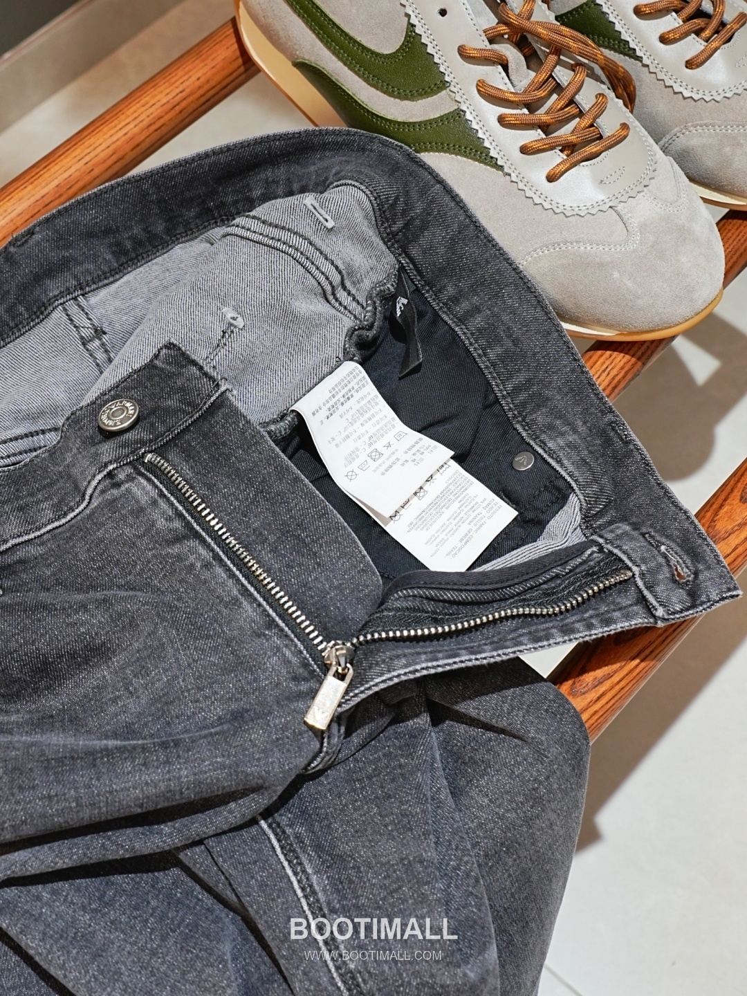 Armani 2026 SS Cotton Blend Denim Pants with Washed Finish 아르마니 2026 SS 코튼 혼방 데님 팬츠 워싱 가공 17