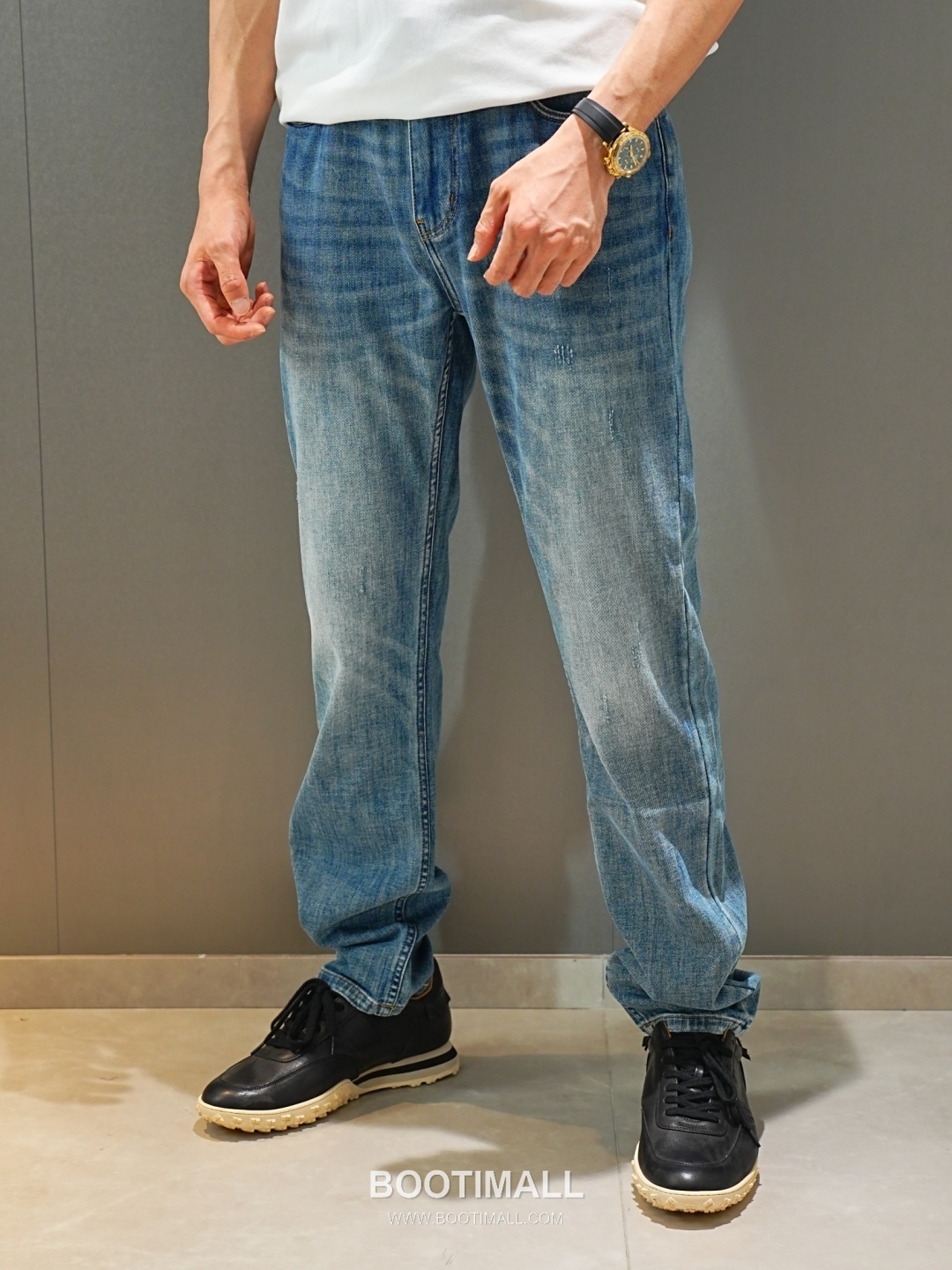 Armani 2026 SS Cotton Blend Denim Pants with Washed Finish 아르마니 2026 SS 코튼 혼방 데님 팬츠 워싱 가공 1