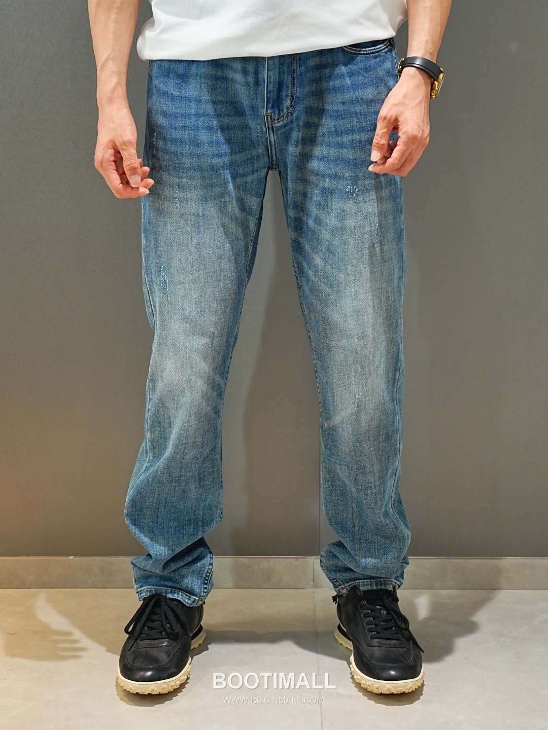 Armani 2026 SS Cotton Blend Denim Pants with Washed Finish 아르마니 2026 SS 코튼 혼방 데님 팬츠 워싱 가공 2