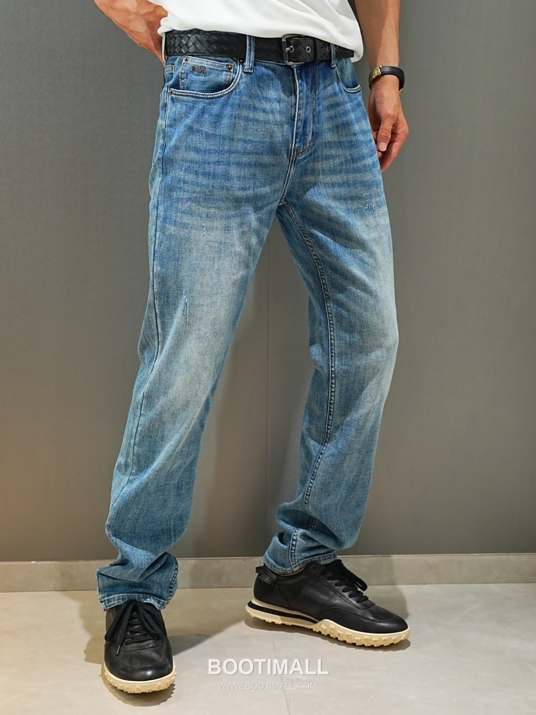Armani 2026 SS Cotton Blend Denim Pants with Washed Finish 아르마니 2026 SS 코튼 혼방 데님 팬츠 워싱 가공 3