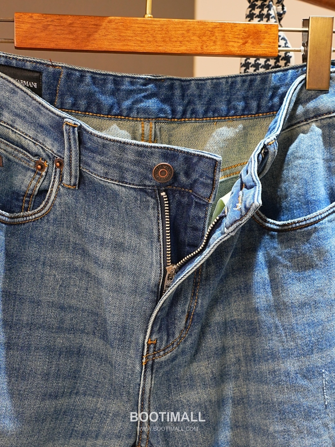 Armani 2026 SS Cotton Blend Denim Pants with Washed Finish 아르마니 2026 SS 코튼 혼방 데님 팬츠 워싱 가공 8