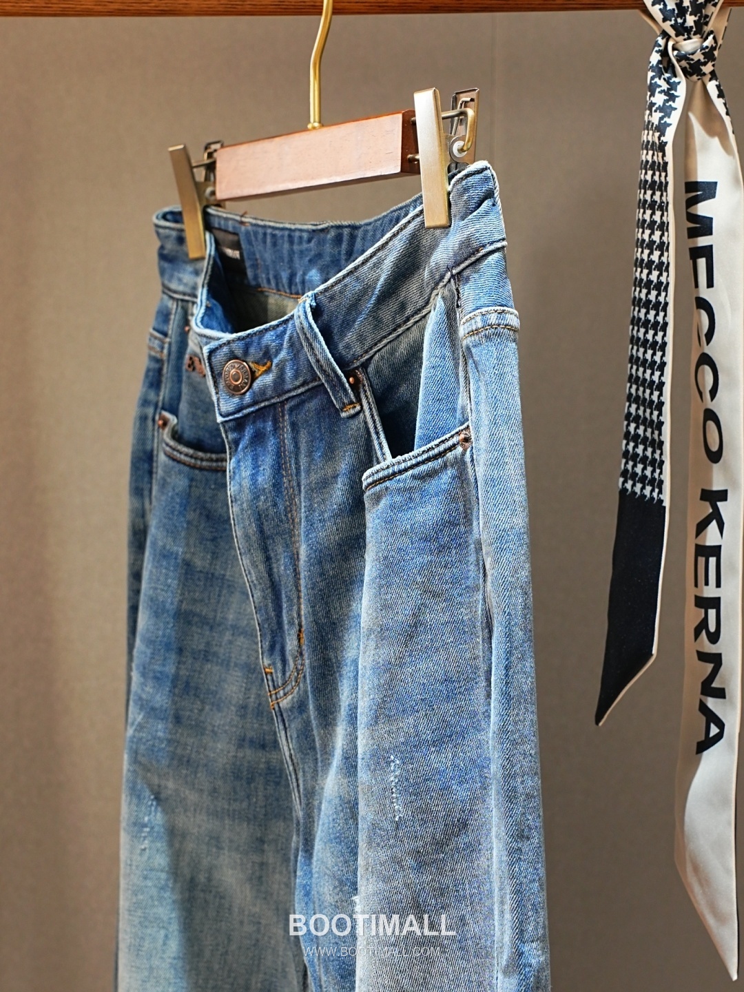 Armani 2026 SS Cotton Blend Denim Pants with Washed Finish 아르마니 2026 SS 코튼 혼방 데님 팬츠 워싱 가공 9