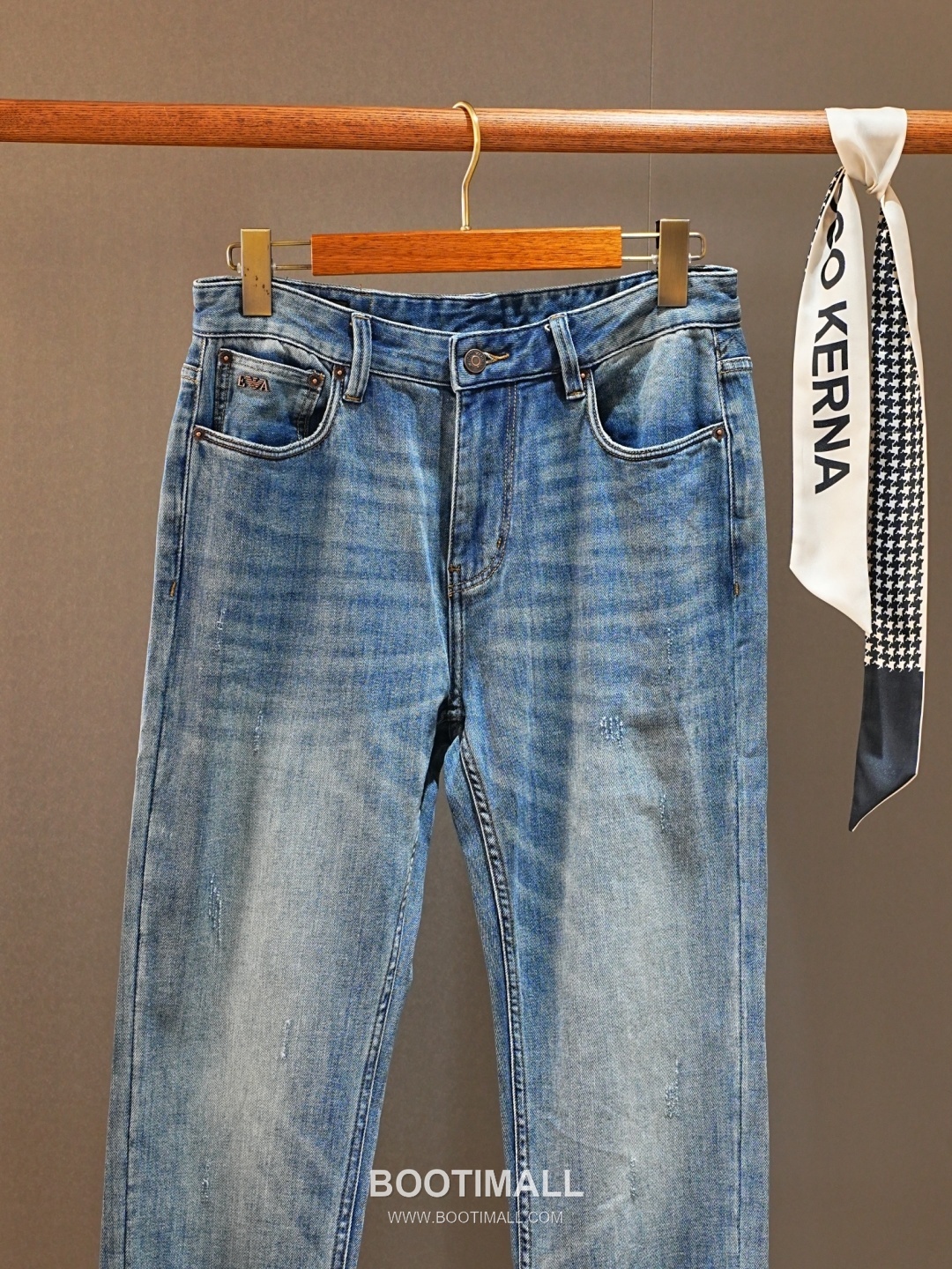 Armani 2026 SS Cotton Blend Denim Pants with Washed Finish 아르마니 2026 SS 코튼 혼방 데님 팬츠 워싱 가공 10