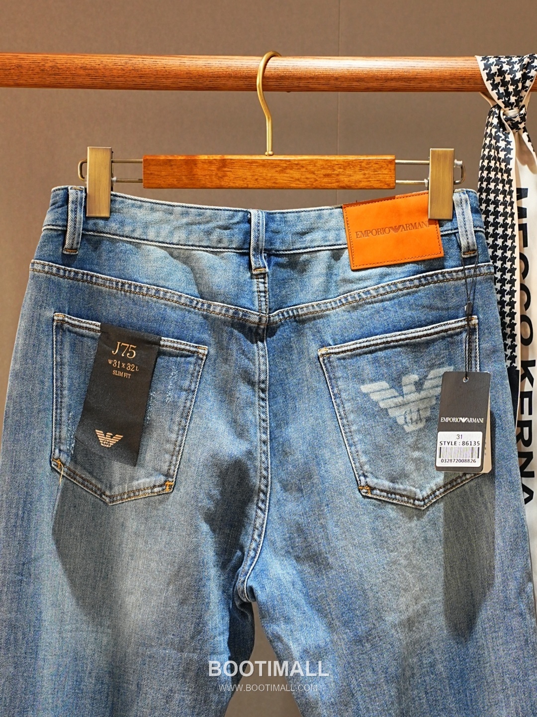 Armani 2026 SS Cotton Blend Denim Pants with Washed Finish 아르마니 2026 SS 코튼 혼방 데님 팬츠 워싱 가공 11