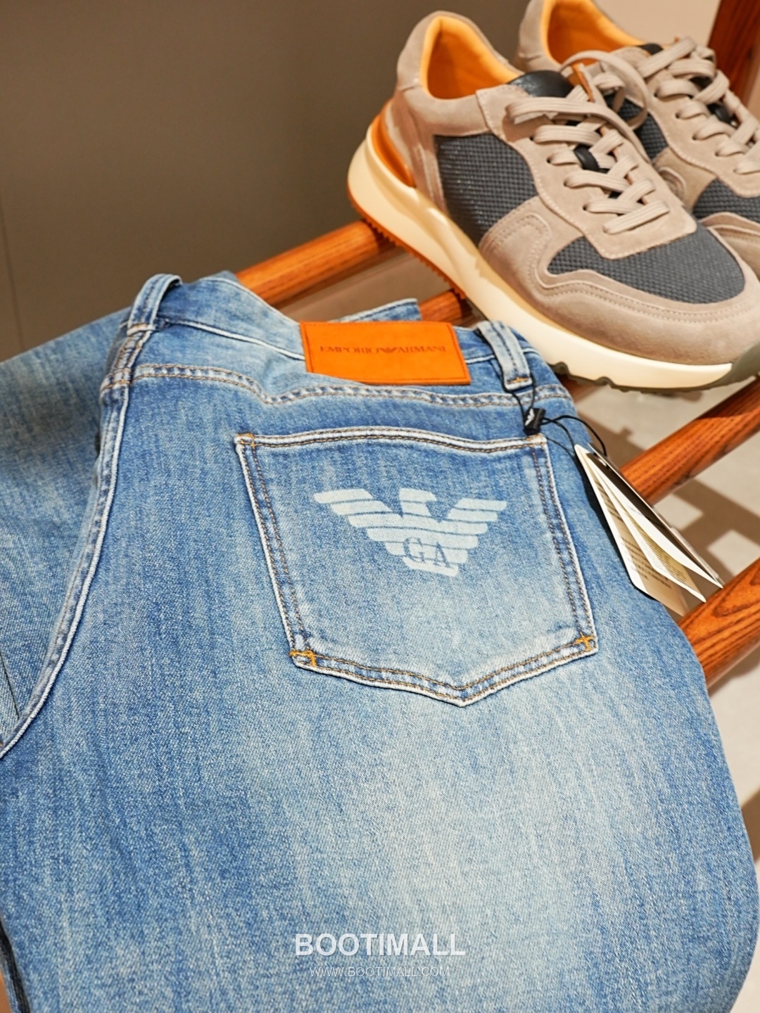 Armani 2026 SS Cotton Blend Denim Pants with Washed Finish 아르마니 2026 SS 코튼 혼방 데님 팬츠 워싱 가공 13