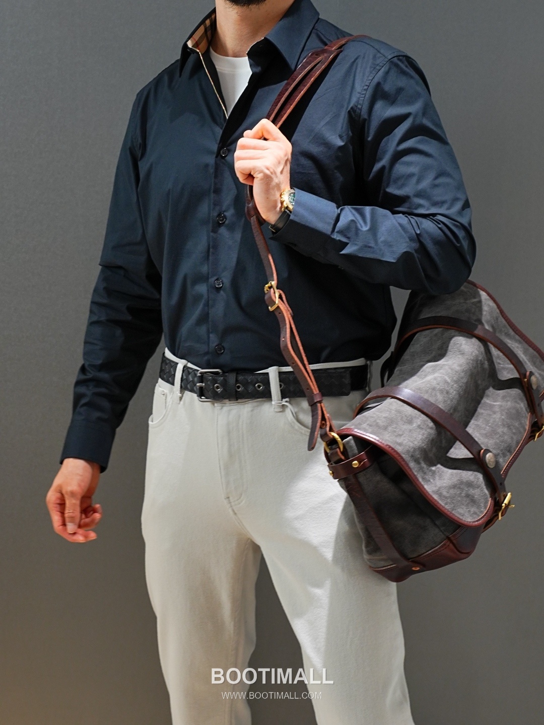 Burberry 2026 SS Cotton Blend Denim Pants with Washed Finish 버버리 2026 SS 코튼 혼방 데님 팬츠 워싱 가공 1