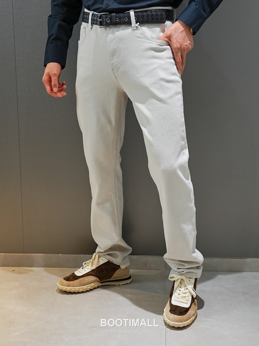 Burberry 2026 SS Cotton Blend Denim Pants with Washed Finish 버버리 2026 SS 코튼 혼방 데님 팬츠 워싱 가공 5