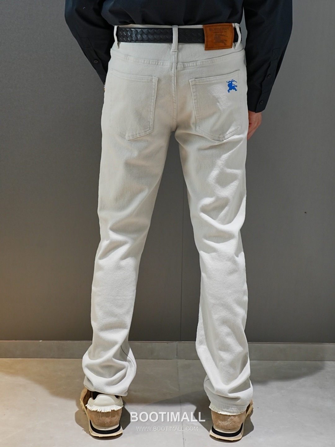 Burberry 2026 SS Cotton Blend Denim Pants with Washed Finish 버버리 2026 SS 코튼 혼방 데님 팬츠 워싱 가공 8