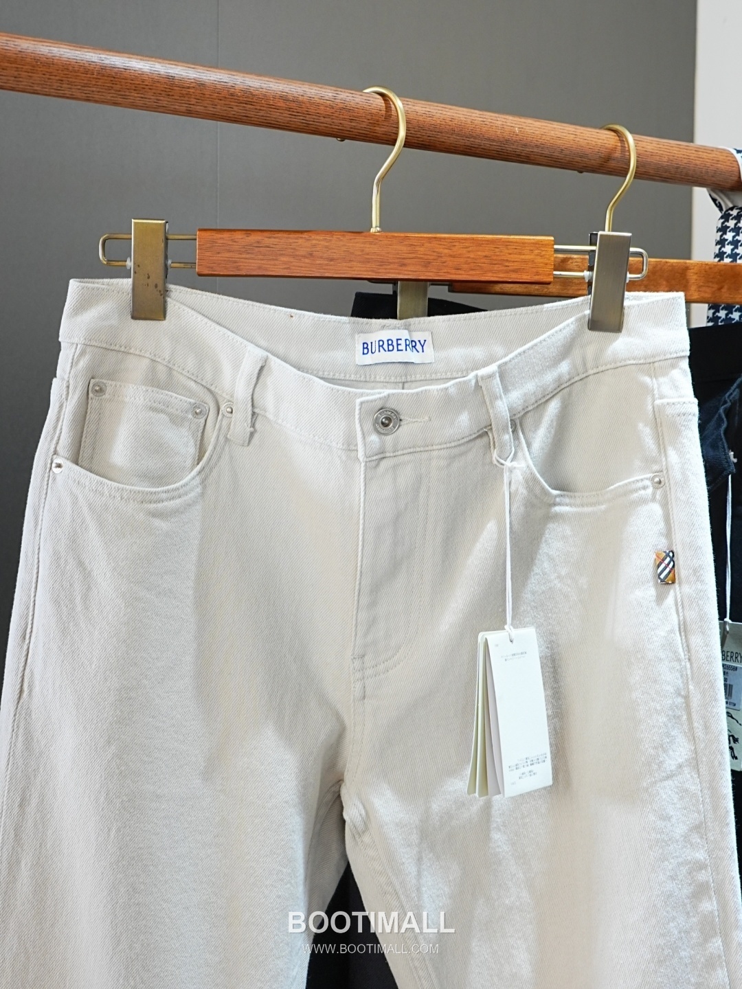 Burberry 2026 SS Cotton Blend Denim Pants with Washed Finish 버버리 2026 SS 코튼 혼방 데님 팬츠 워싱 가공 13