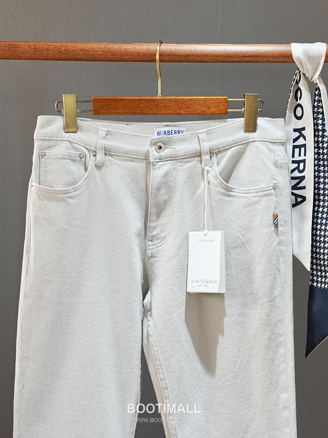 Burberry 2026 SS Cotton Blend Denim Pants with Washed Finish 버버리 2026 SS 코튼 혼방 데님 팬츠 워싱 가공 14