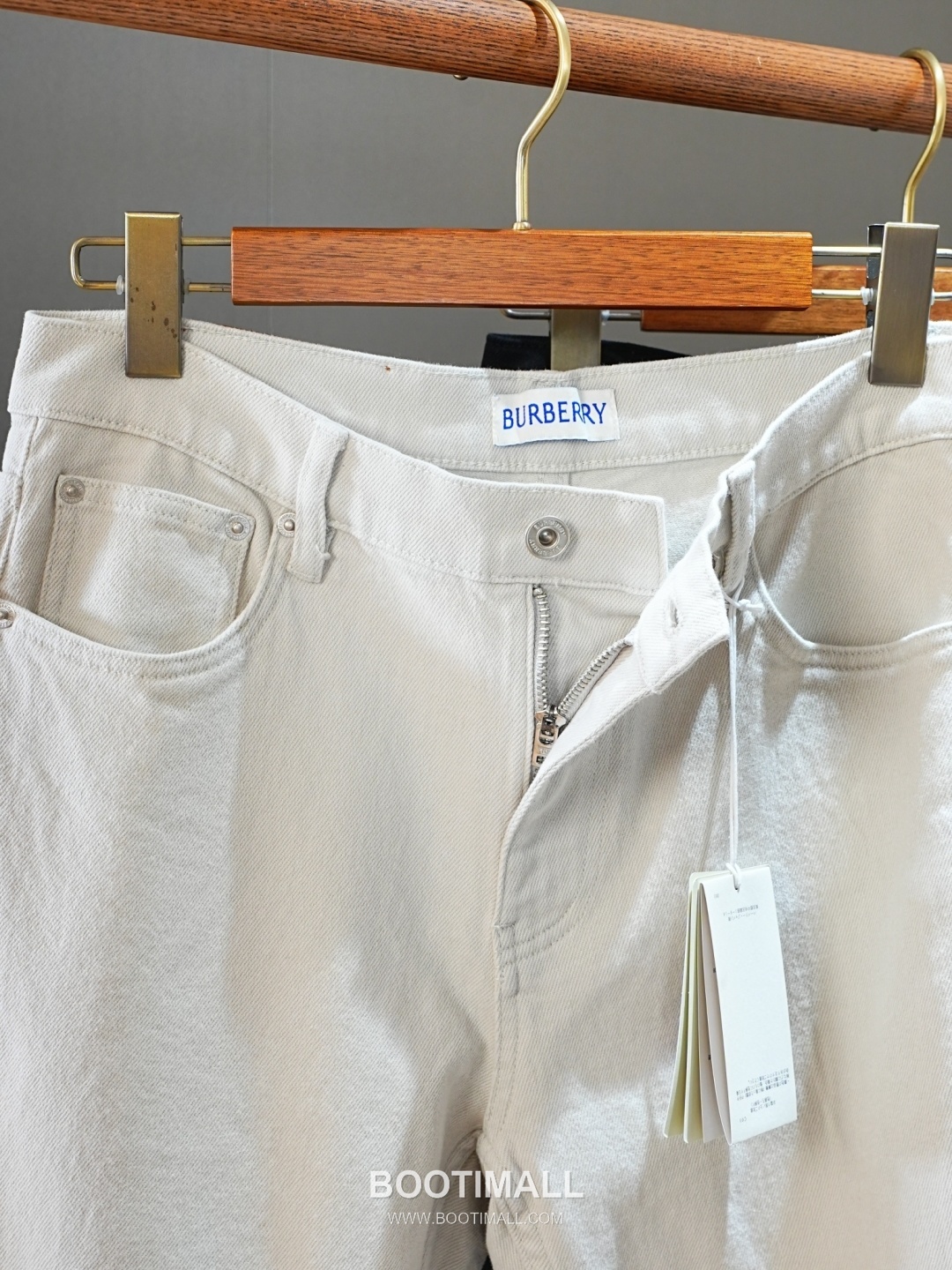 Burberry 2026 SS Cotton Blend Denim Pants with Washed Finish 버버리 2026 SS 코튼 혼방 데님 팬츠 워싱 가공 15