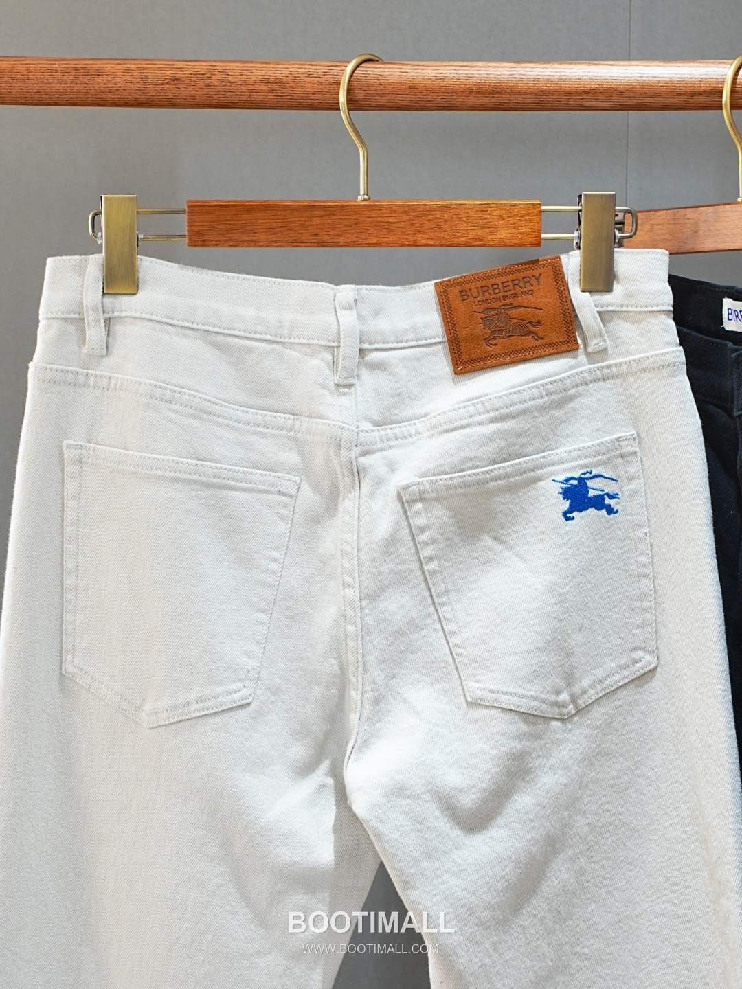 Burberry 2026 SS Cotton Blend Denim Pants with Washed Finish 버버리 2026 SS 코튼 혼방 데님 팬츠 워싱 가공 17