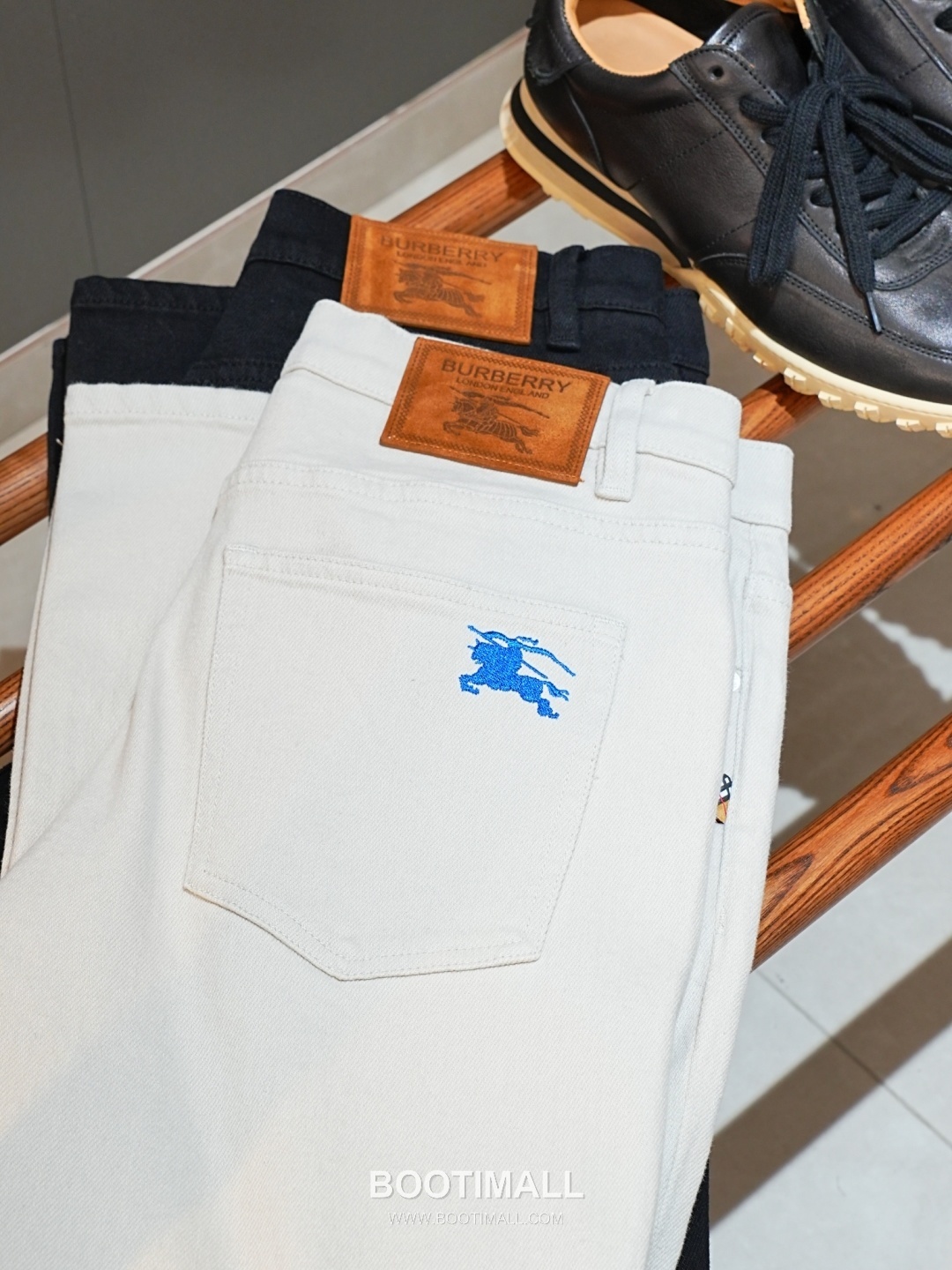 Burberry 2026 SS Cotton Blend Denim Pants with Washed Finish 버버리 2026 SS 코튼 혼방 데님 팬츠 워싱 가공 18