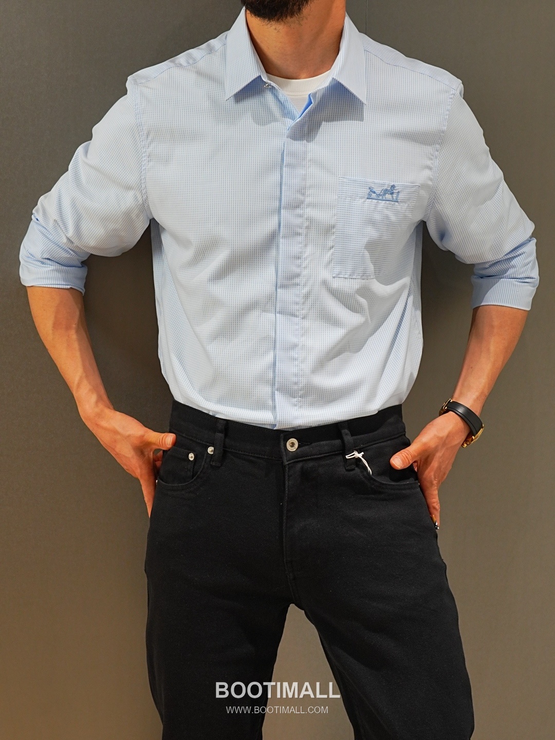 Burberry 2026 SS Cotton Blend Denim Pants with Washed Finish 버버리 2026 SS 코튼 혼방 데님 팬츠 워싱 가공 1