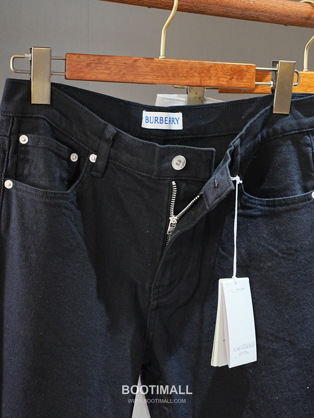 Burberry 2026 SS Cotton Blend Denim Pants with Washed Finish 버버리 2026 SS 코튼 혼방 데님 팬츠 워싱 가공 14