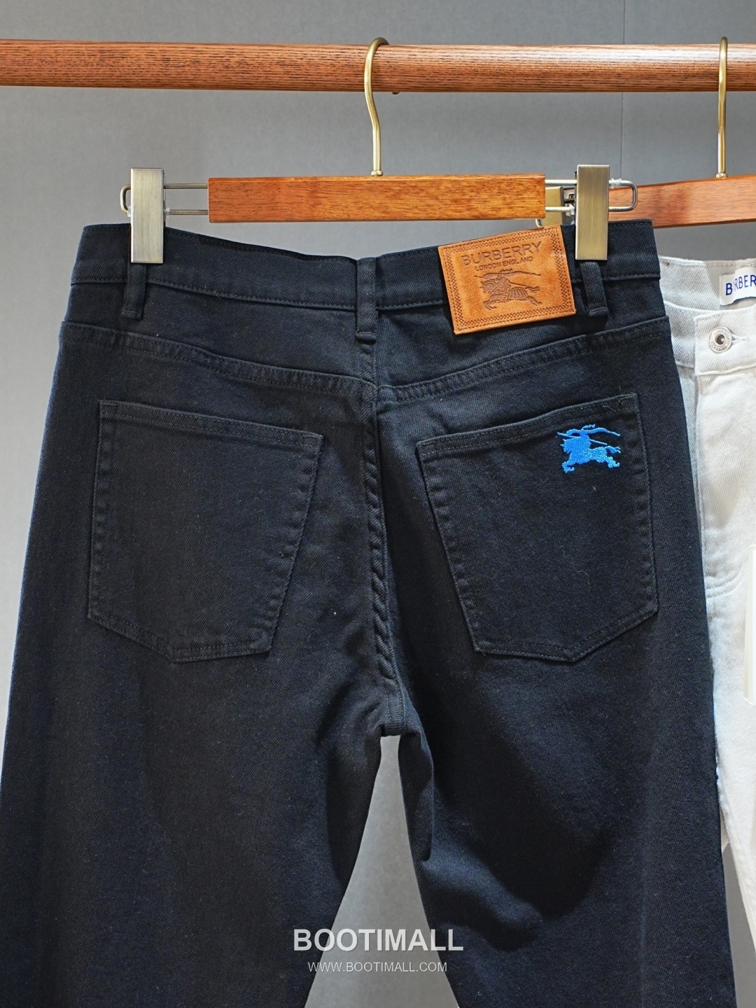 Burberry 2026 SS Cotton Blend Denim Pants with Washed Finish 버버리 2026 SS 코튼 혼방 데님 팬츠 워싱 가공 16