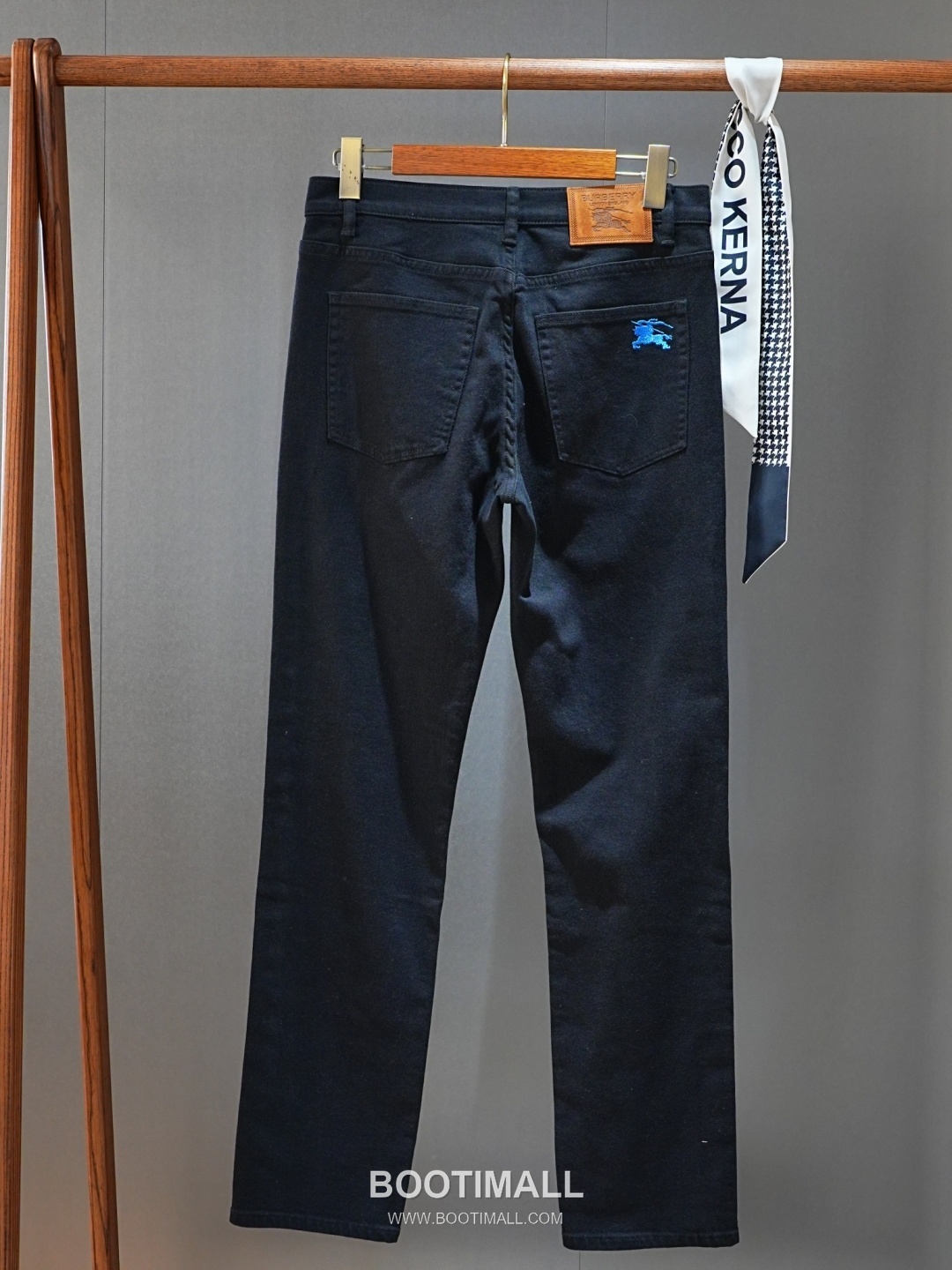 Burberry 2026 SS Cotton Blend Denim Pants with Washed Finish 버버리 2026 SS 코튼 혼방 데님 팬츠 워싱 가공 17