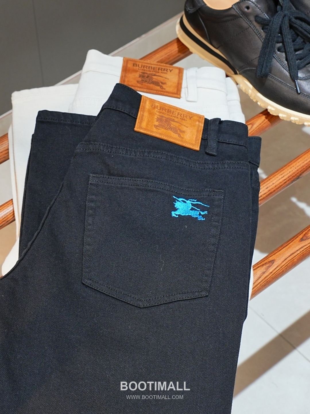 Burberry 2026 SS Cotton Blend Denim Pants with Washed Finish 버버리 2026 SS 코튼 혼방 데님 팬츠 워싱 가공 18