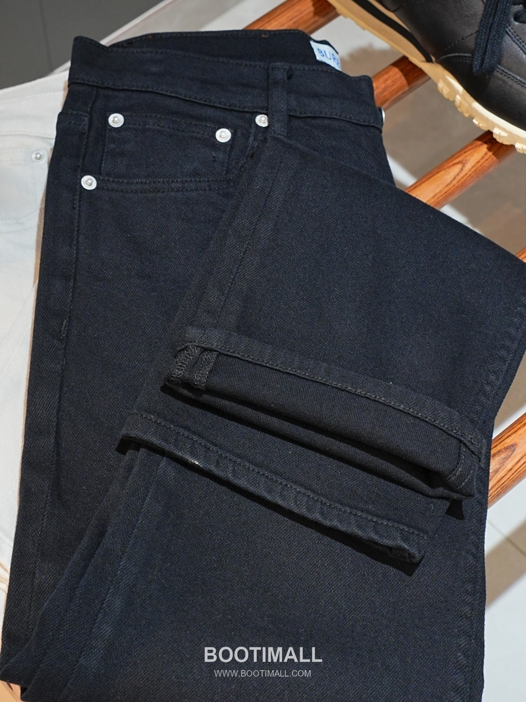 Burberry 2026 SS Cotton Blend Denim Pants with Washed Finish 버버리 2026 SS 코튼 혼방 데님 팬츠 워싱 가공 19