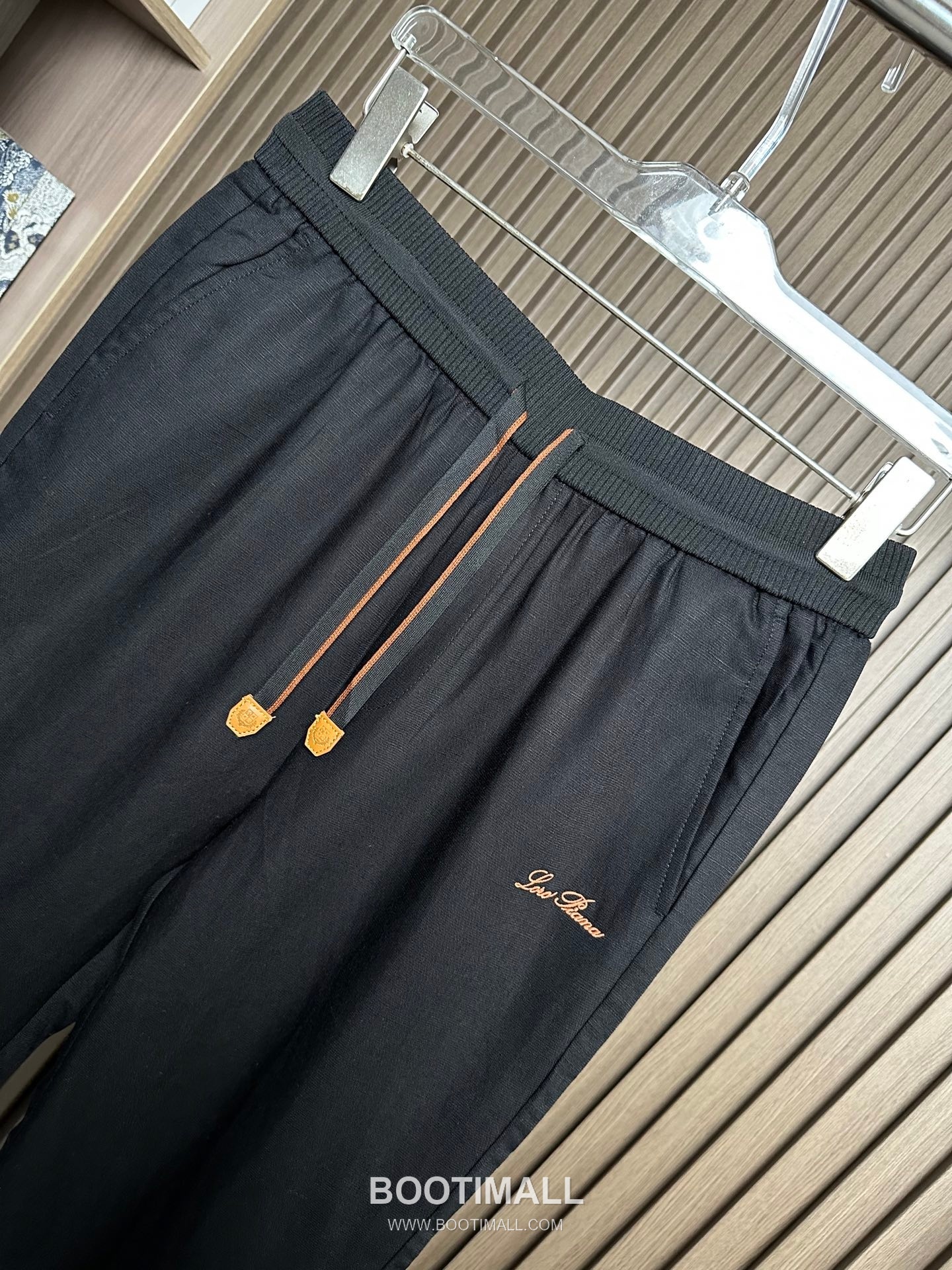 Loro Piana 2026 SS Linen Pants with Embroidered Detail 로로피아나 2026 SS 린넨 팬츠 자수 디테일 4