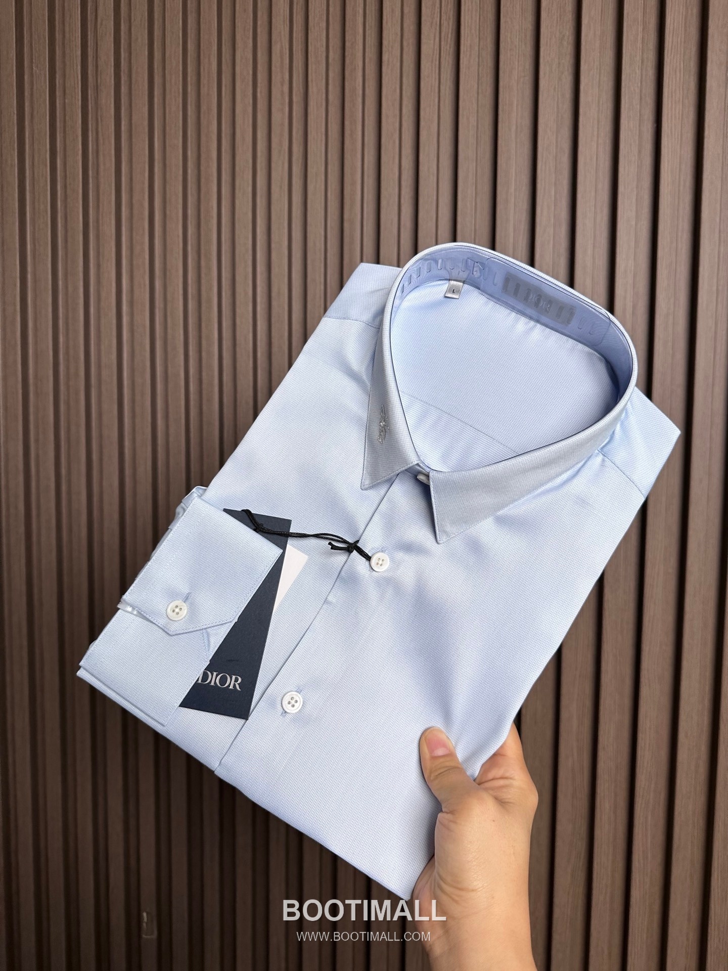 Dior 2026 SS Cotton Shirt with Bee Embroidered Logo 디올 2026 SS 코튼 셔츠 벌 자수 로고 1