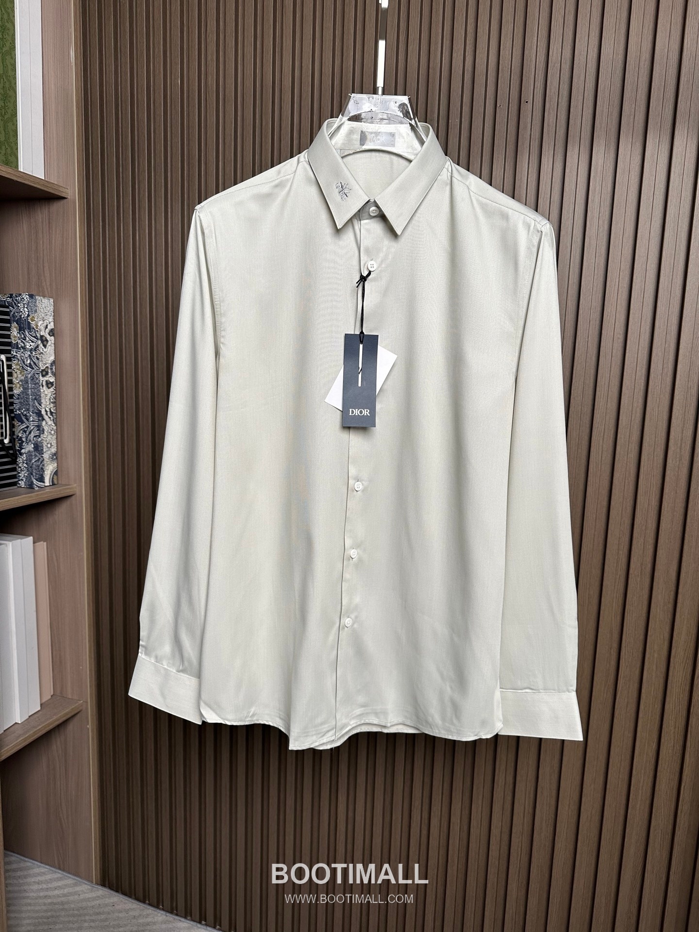 Dior 2026 SS Cotton Shirt with Bee Embroidered Logo 디올 2026 SS 코튼 셔츠 벌 자수 로고 2
