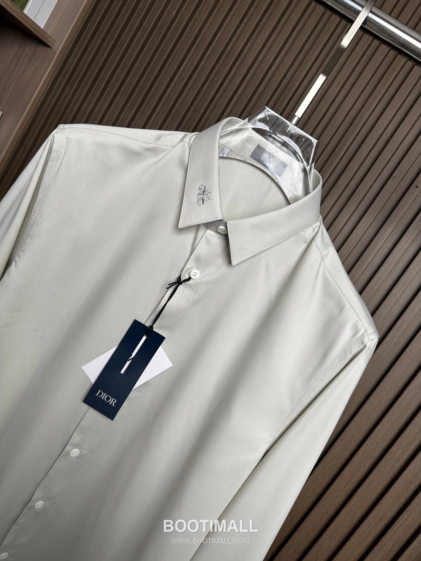 Dior 2026 SS Cotton Shirt with Bee Embroidered Logo 디올 2026 SS 코튼 셔츠 벌 자수 로고 4