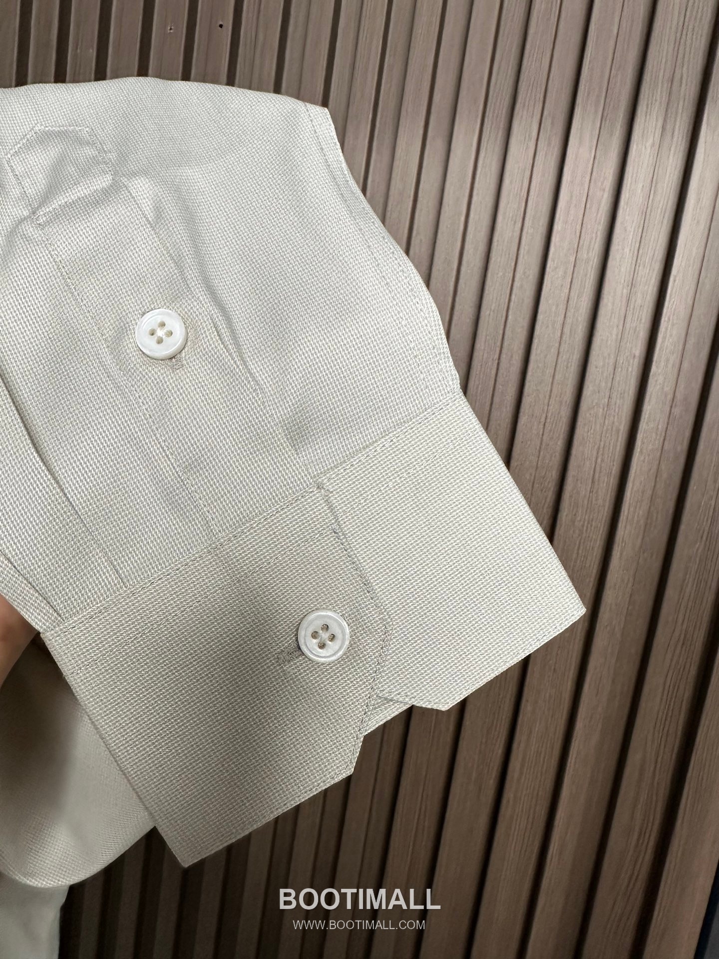 Dior 2026 SS Cotton Shirt with Bee Embroidered Logo 디올 2026 SS 코튼 셔츠 벌 자수 로고 9