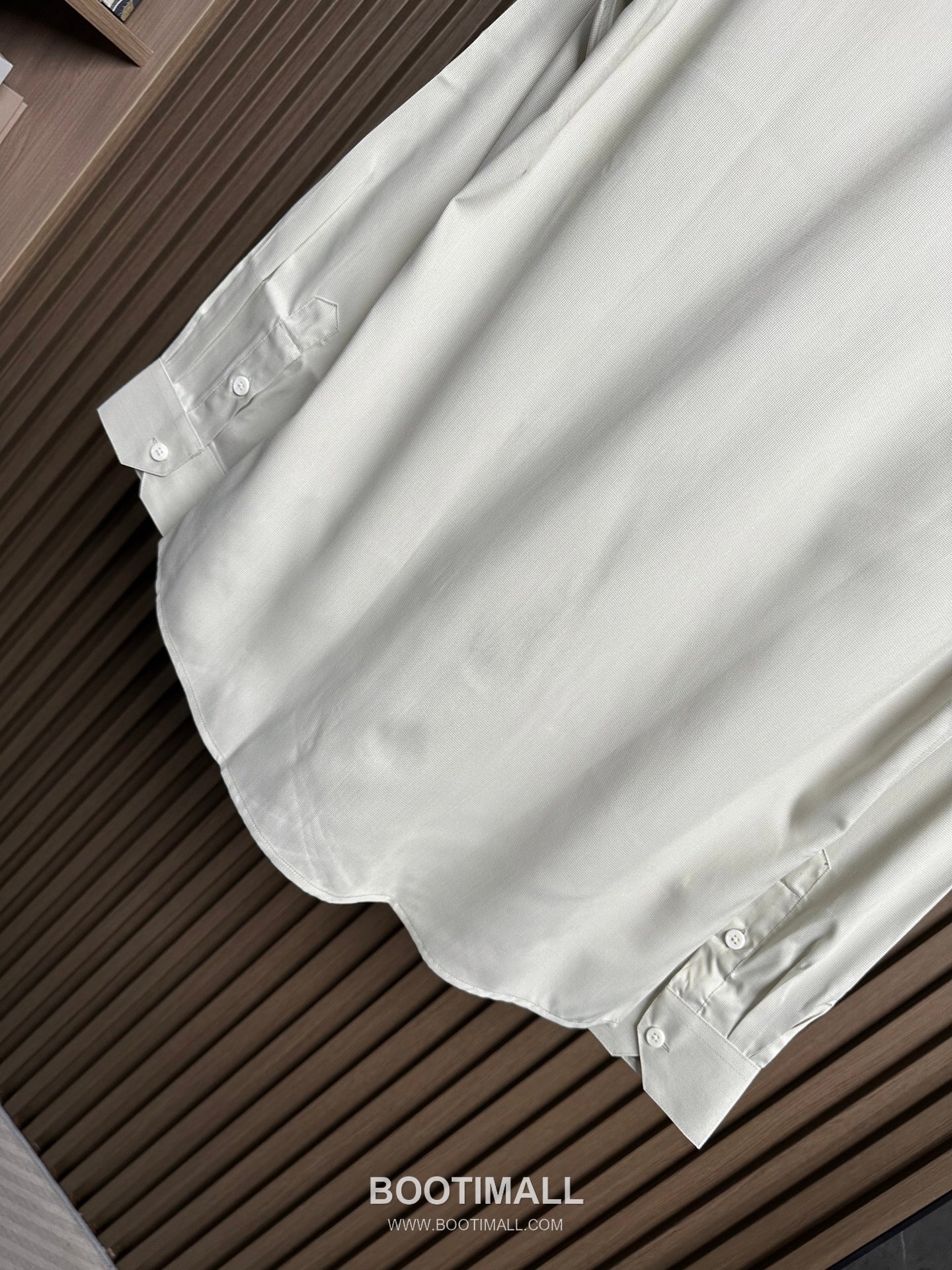 Dior 2026 SS Cotton Shirt with Bee Embroidered Logo 디올 2026 SS 코튼 셔츠 벌 자수 로고 10