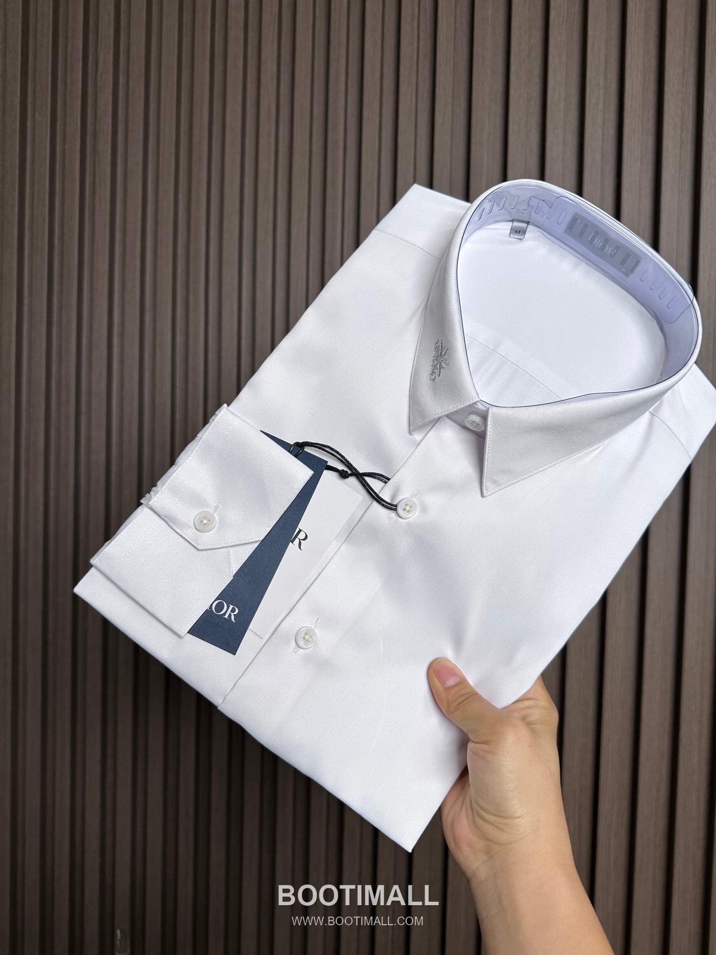 Dior 2026 SS Cotton Shirt with Bee Embroidered Logo 디올 2026 SS 코튼 셔츠 벌 자수 로고 1