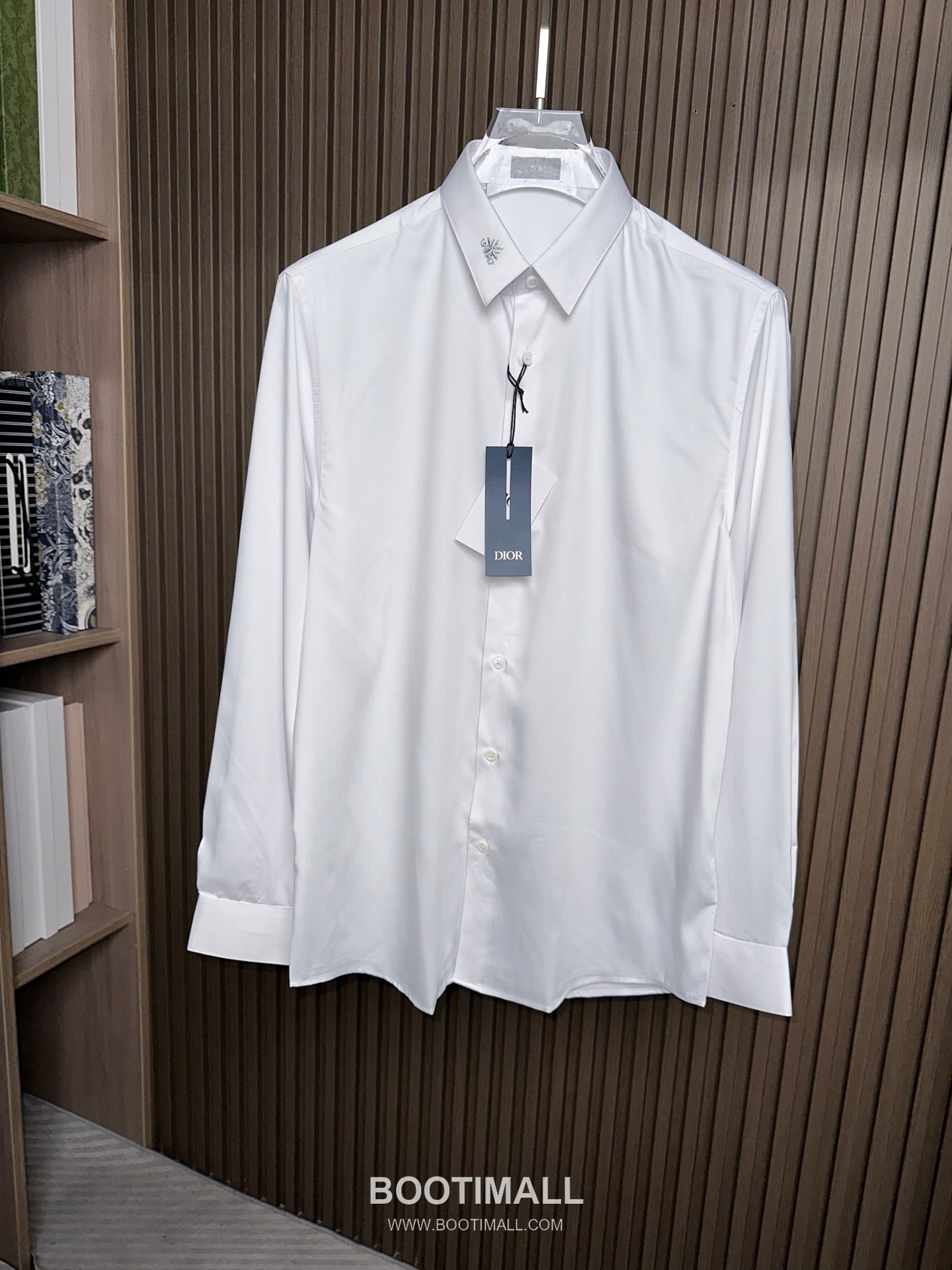 Dior 2026 SS Cotton Shirt with Bee Embroidered Logo 디올 2026 SS 코튼 셔츠 벌 자수 로고 2