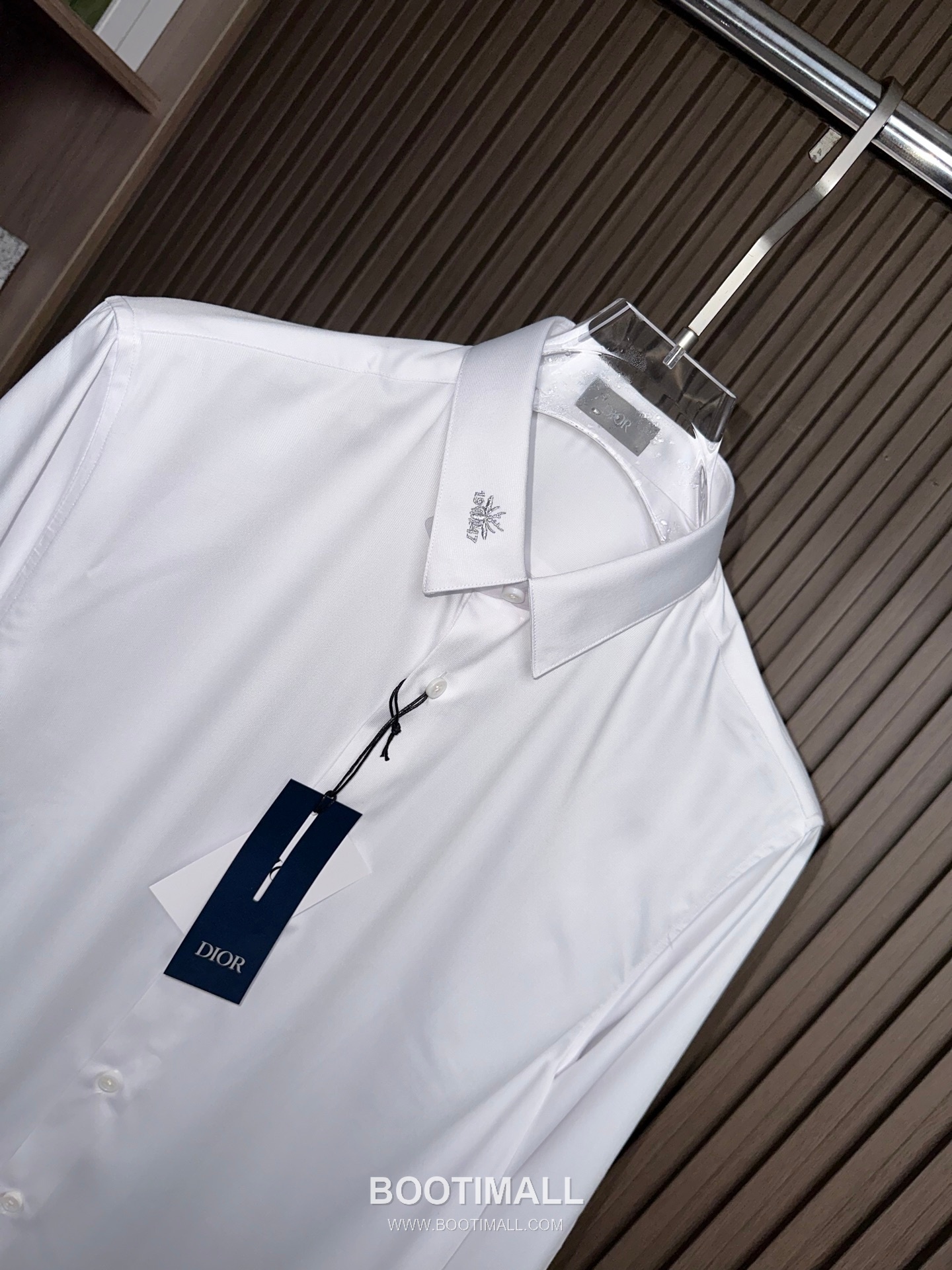 Dior 2026 SS Cotton Shirt with Bee Embroidered Logo 디올 2026 SS 코튼 셔츠 벌 자수 로고 4