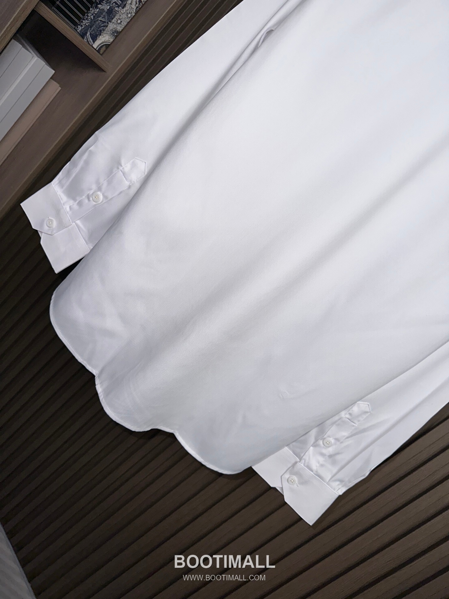 Dior 2026 SS Cotton Shirt with Bee Embroidered Logo 디올 2026 SS 코튼 셔츠 벌 자수 로고 10