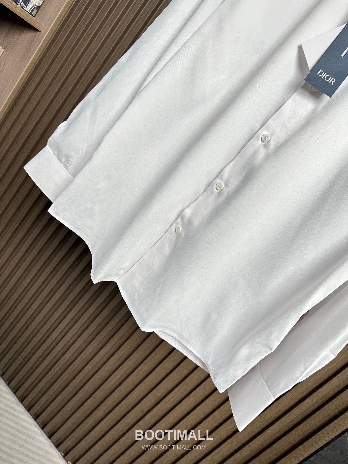 Dior 2026 SS Cotton Shirt with Bee Embroidered Logo 디올 2026 SS 코튼 셔츠 벌 자수 로고 11