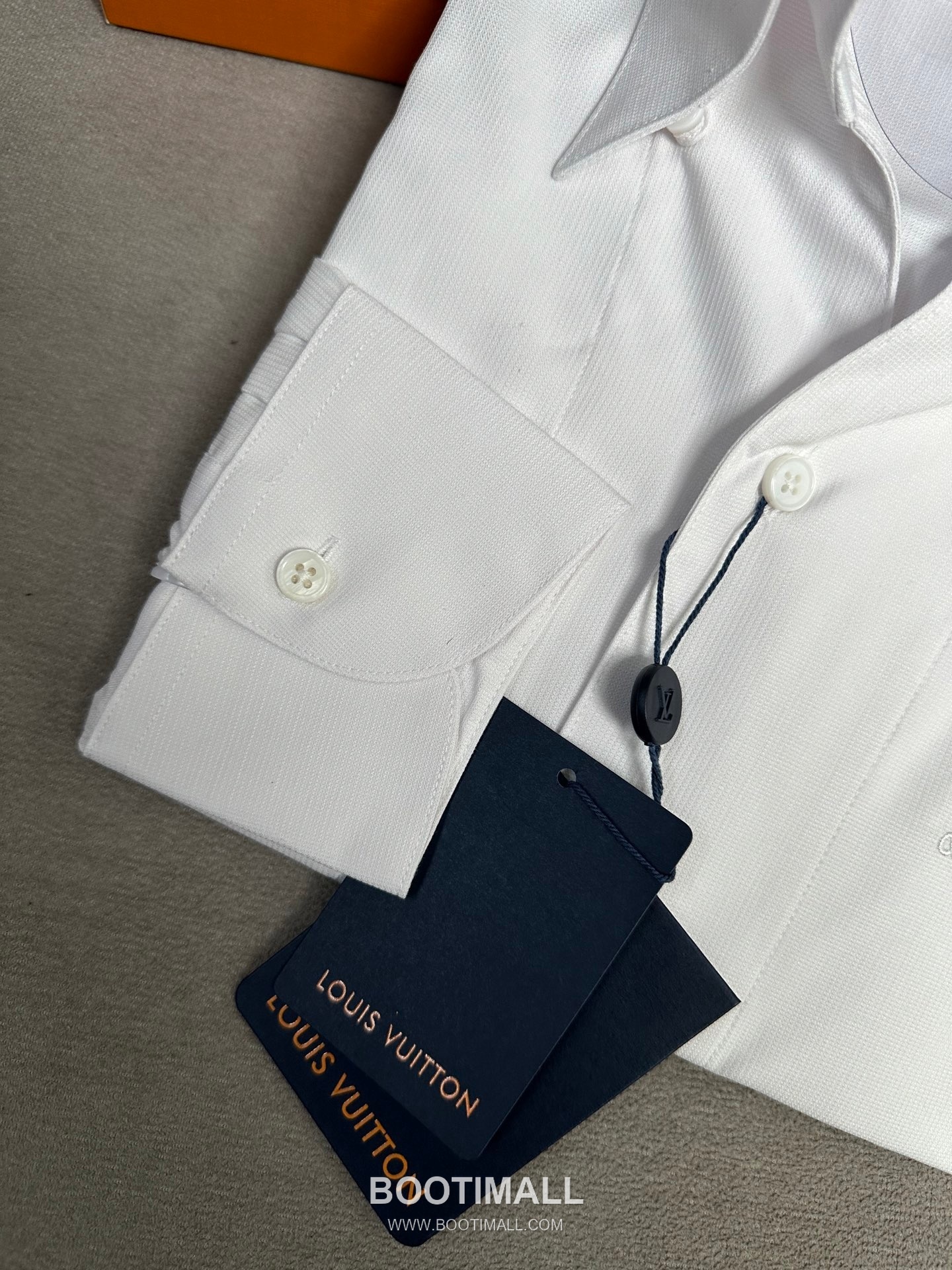 Louis Vuitton 2026 SS Cotton Shirt with Embroidered Logo Patch 루이비통 2026 SS 코튼 셔츠 자수 로고 패치 4