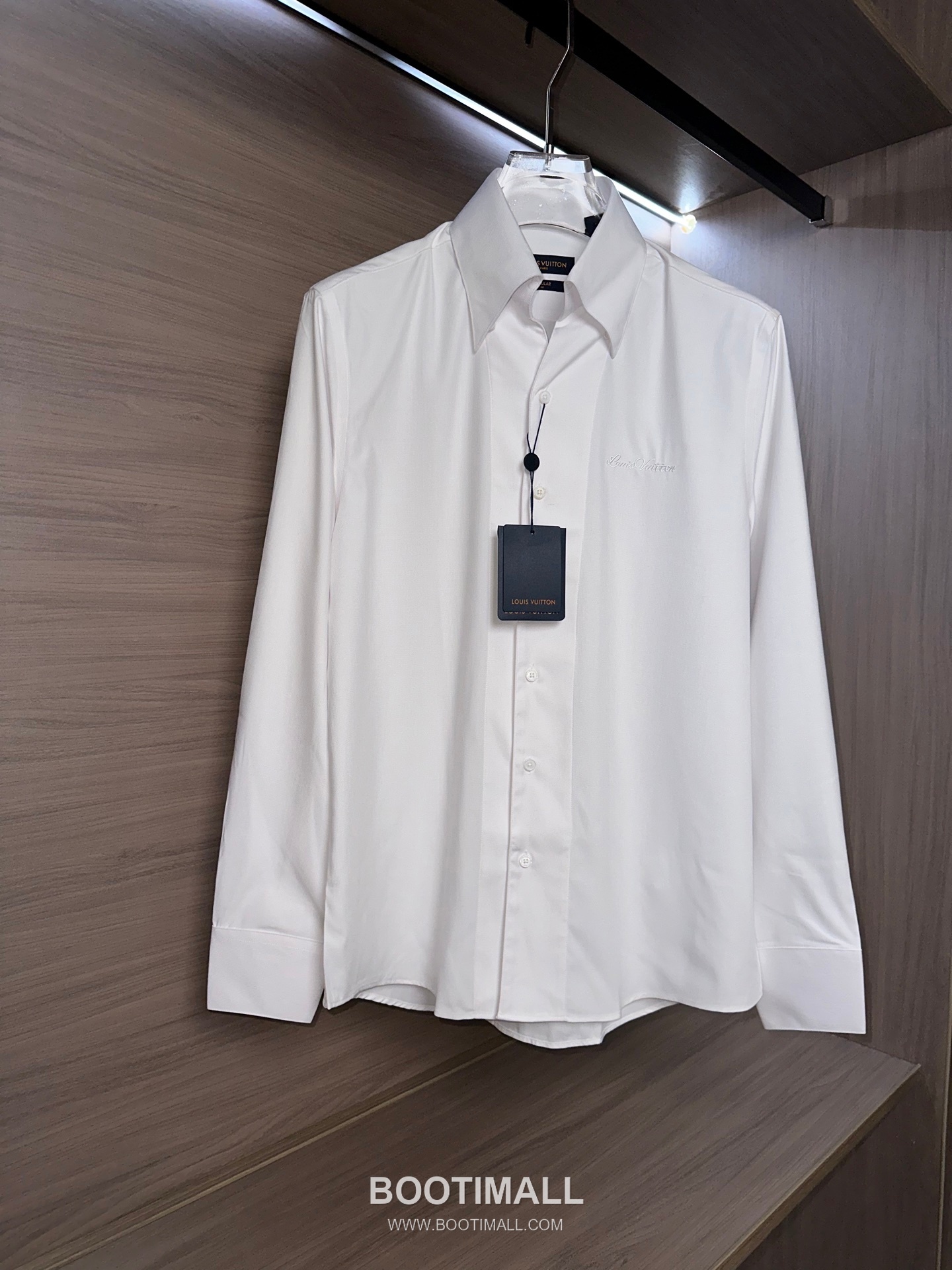 Louis Vuitton 2026 SS Cotton Shirt with Embroidered Logo Patch 루이비통 2026 SS 코튼 셔츠 자수 로고 패치 6